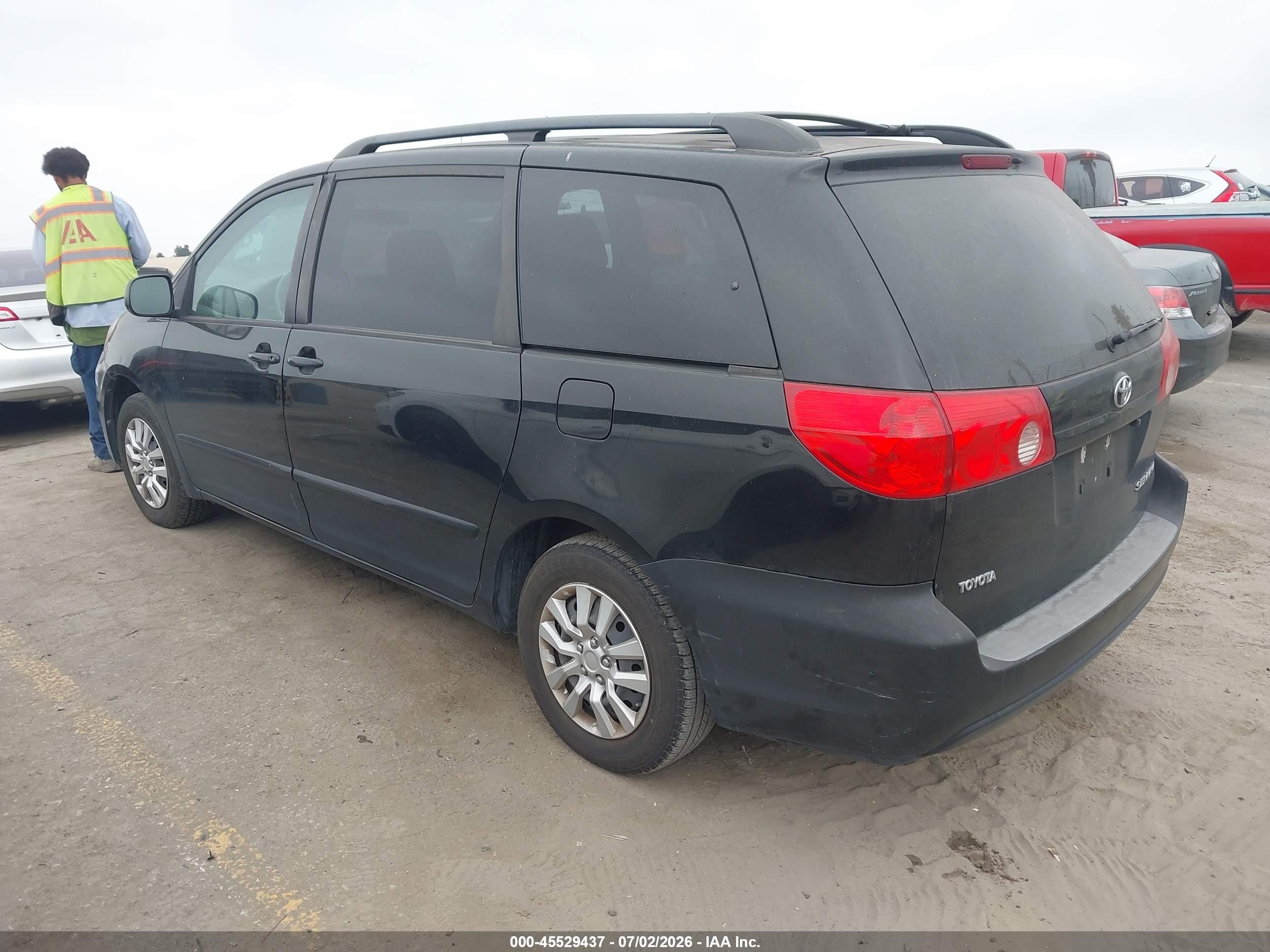 2010 Toyota Sienna Le Black vin: 5TDKK4CC0AS318506