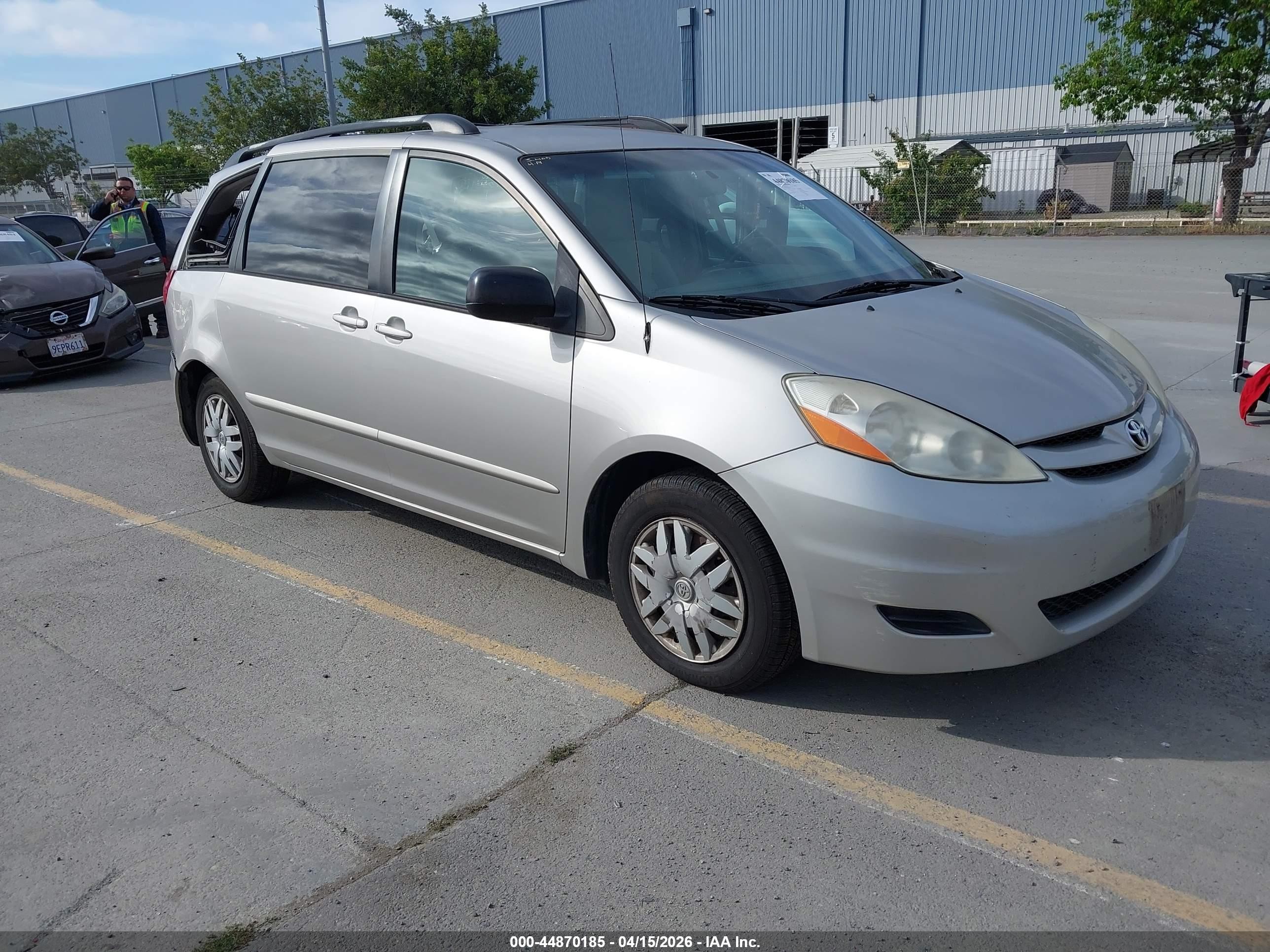 2010 Toyota Sienna Le Silver vin: 5TDKK4CC0AS323866