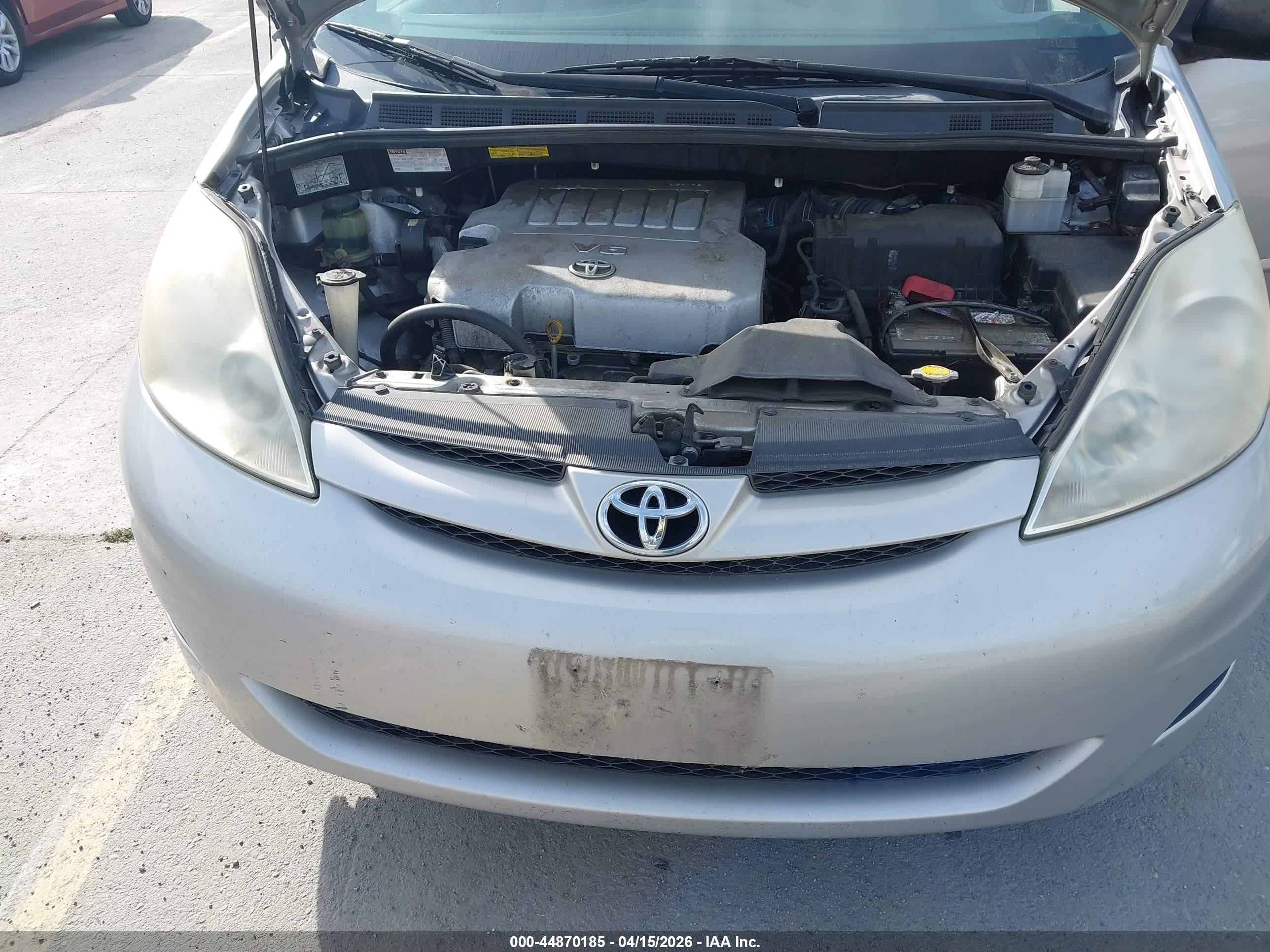 2010 Toyota Sienna Le Серебряный vin: 5TDKK4CC0AS323866