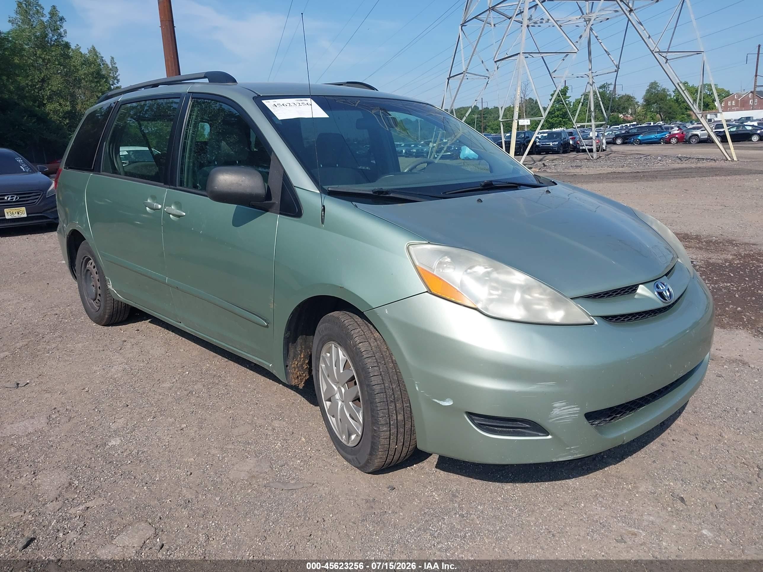 2010 Toyota Sienna Le Green vin: 5TDKK4CC0AS333572