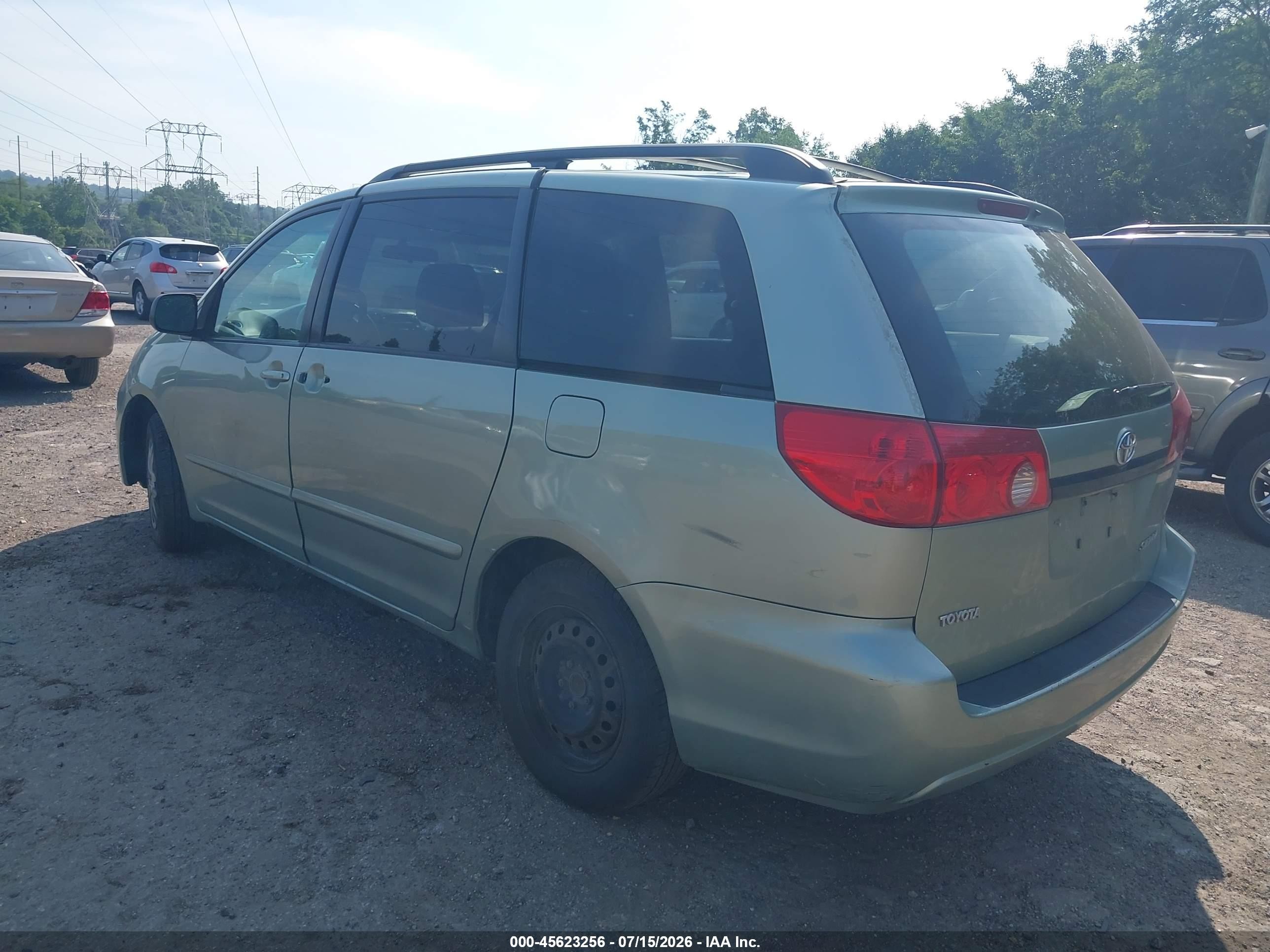2010 Toyota Sienna Le Green vin: 5TDKK4CC0AS333572