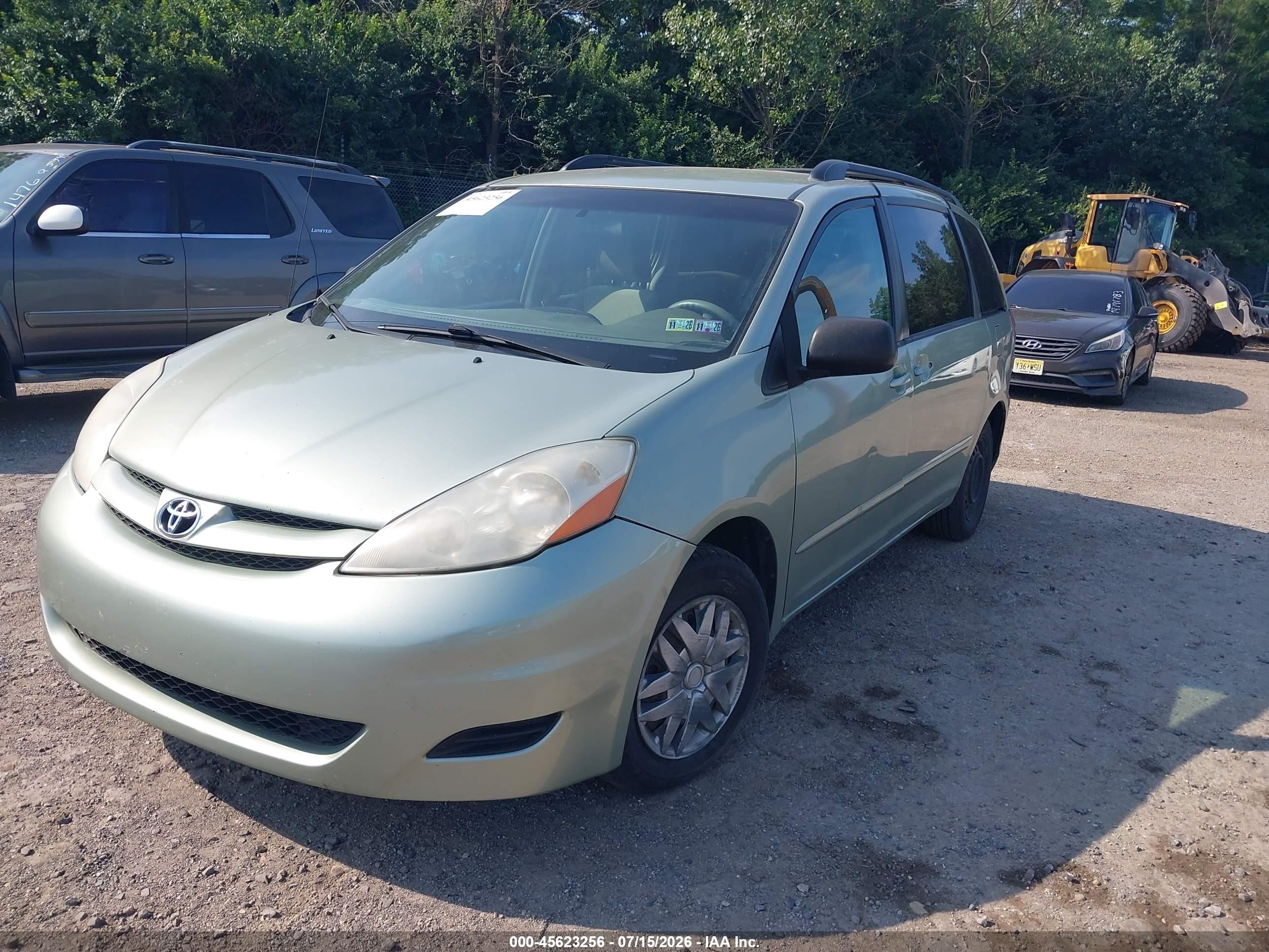 2010 Toyota Sienna Le Green vin: 5TDKK4CC0AS333572
