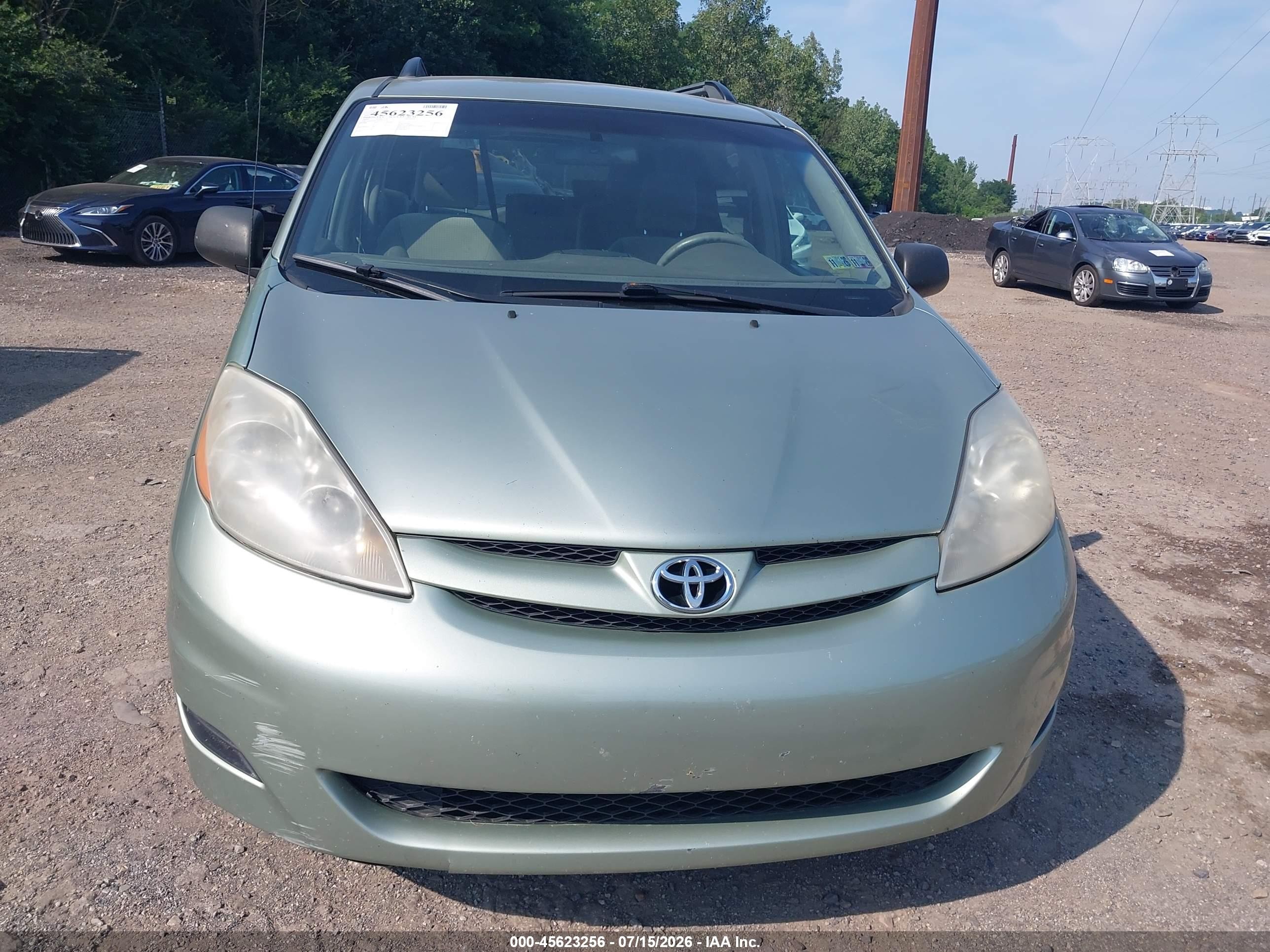 2010 Toyota Sienna Le Green vin: 5TDKK4CC0AS333572