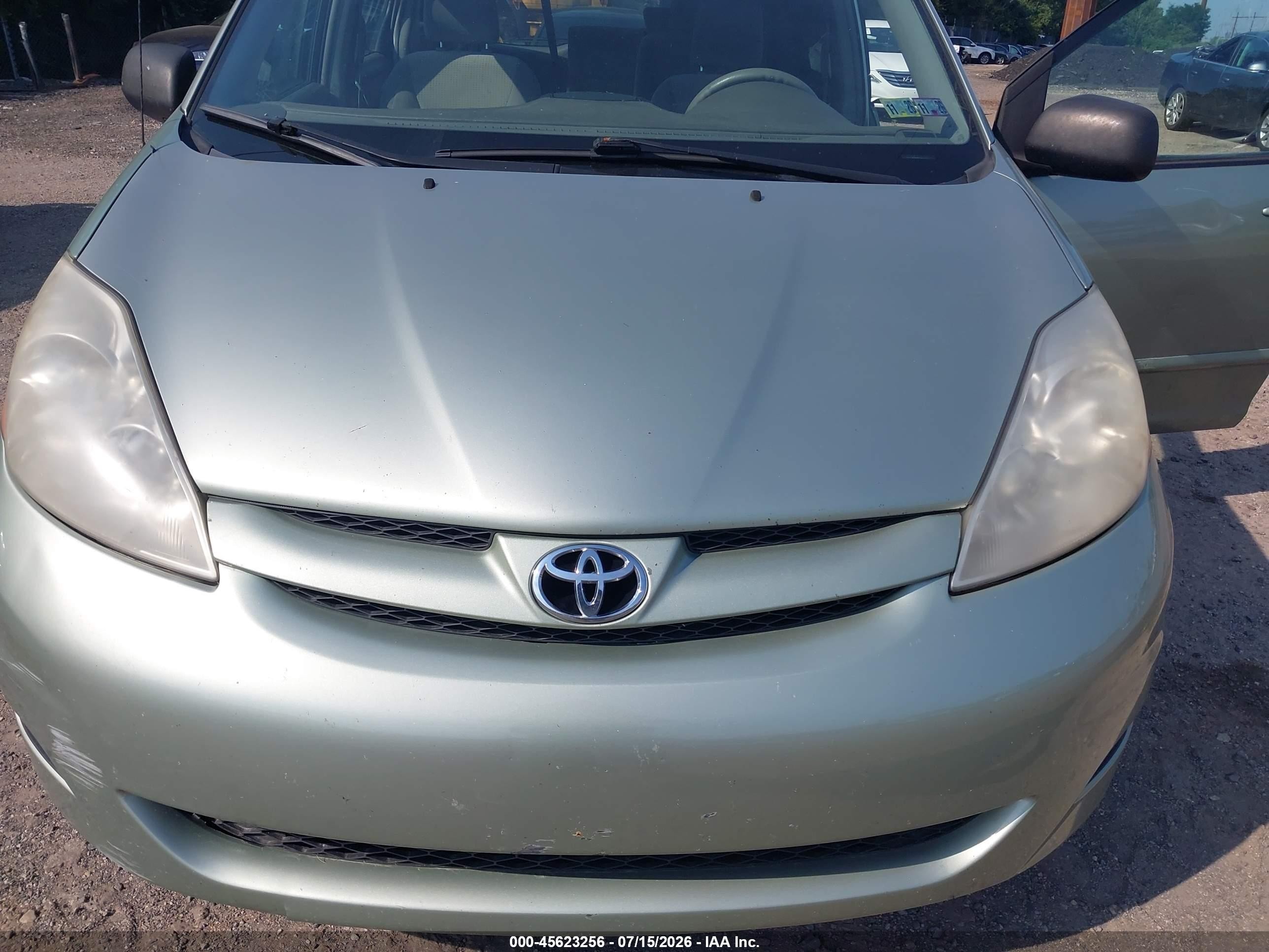 2010 Toyota Sienna Le Green vin: 5TDKK4CC0AS333572