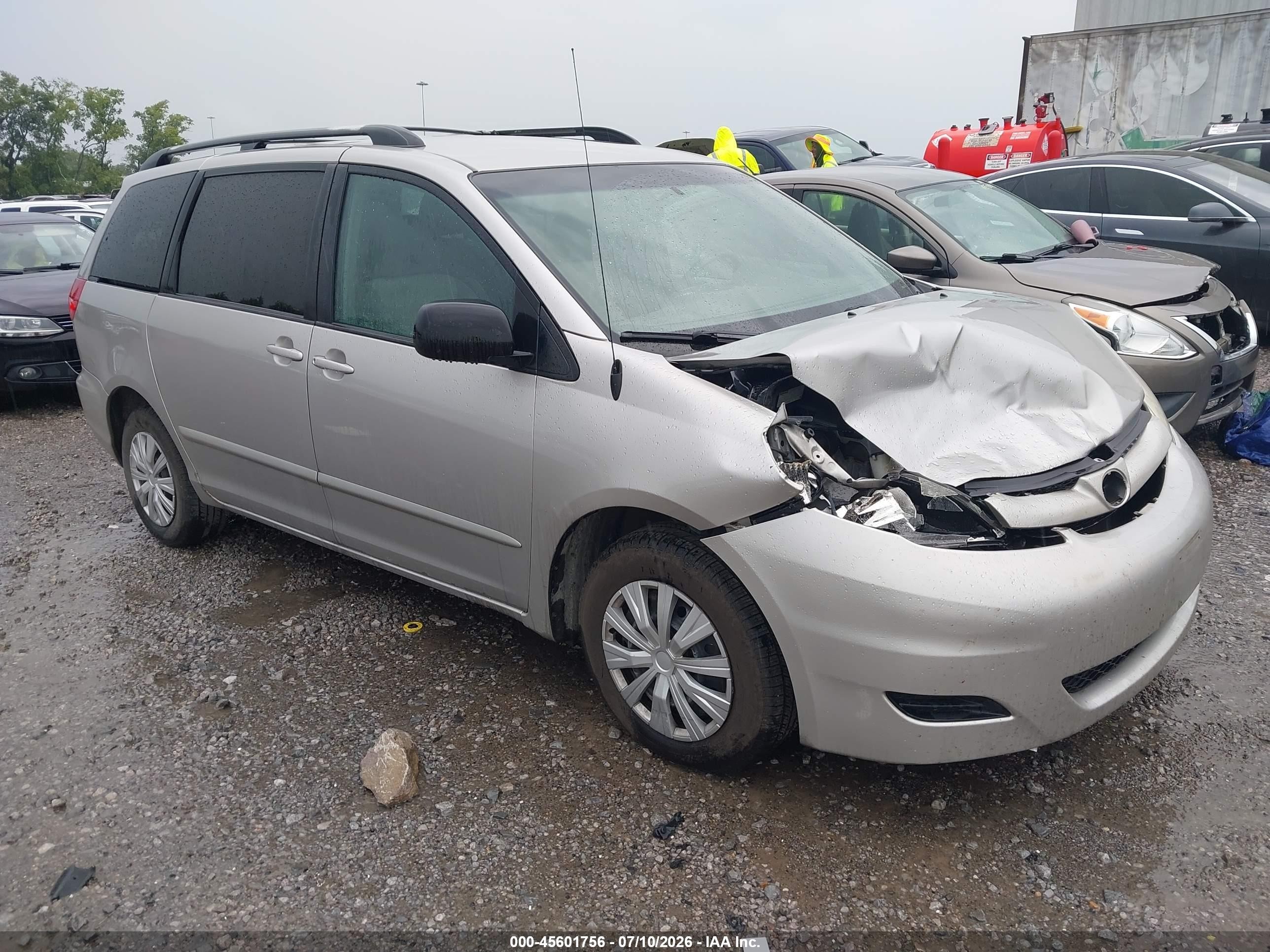 2010 Toyota Sienna Le Silver vin: 5TDKK4CC0AS341042
