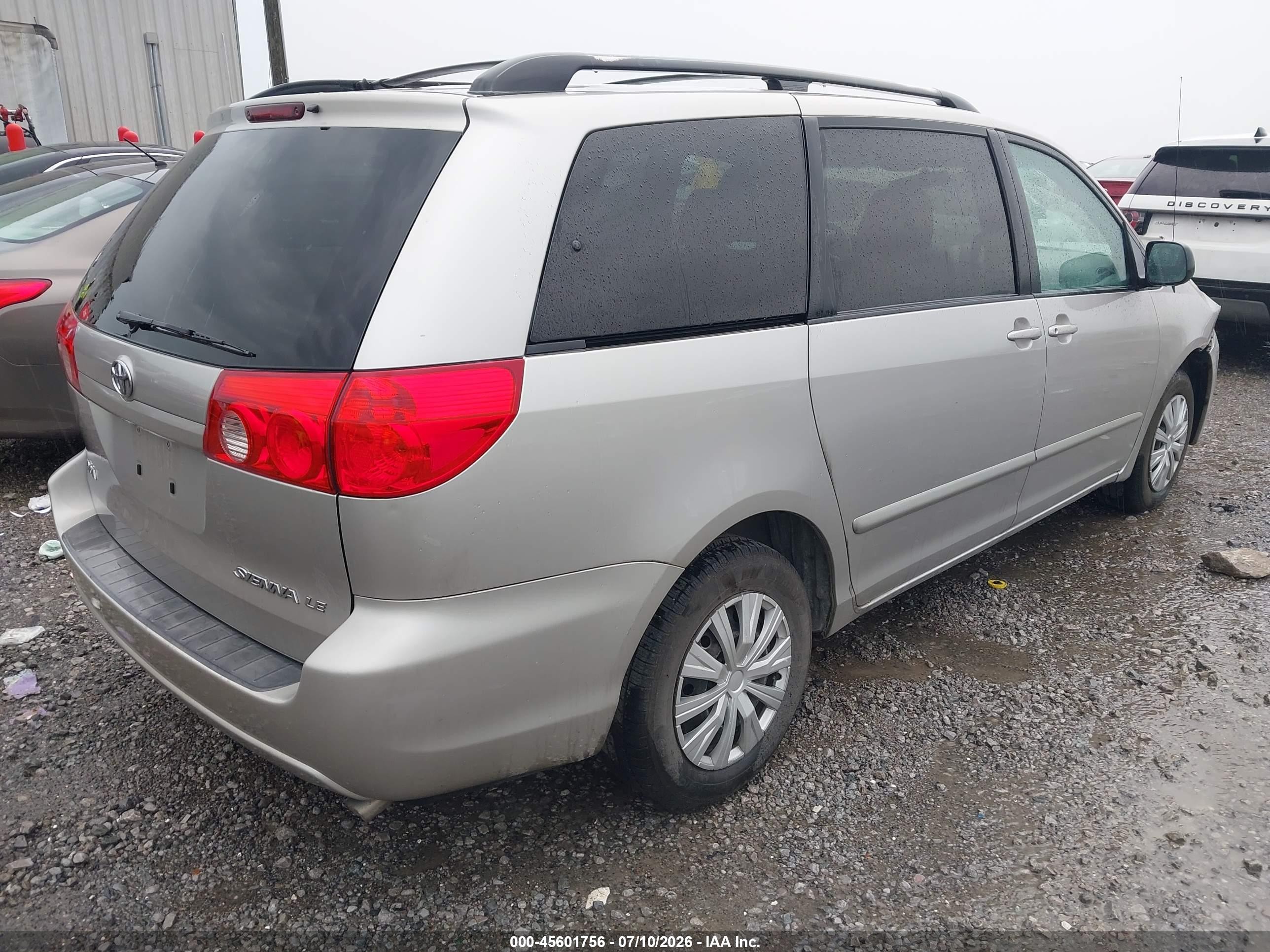 2010 Toyota Sienna Le Silver vin: 5TDKK4CC0AS341042