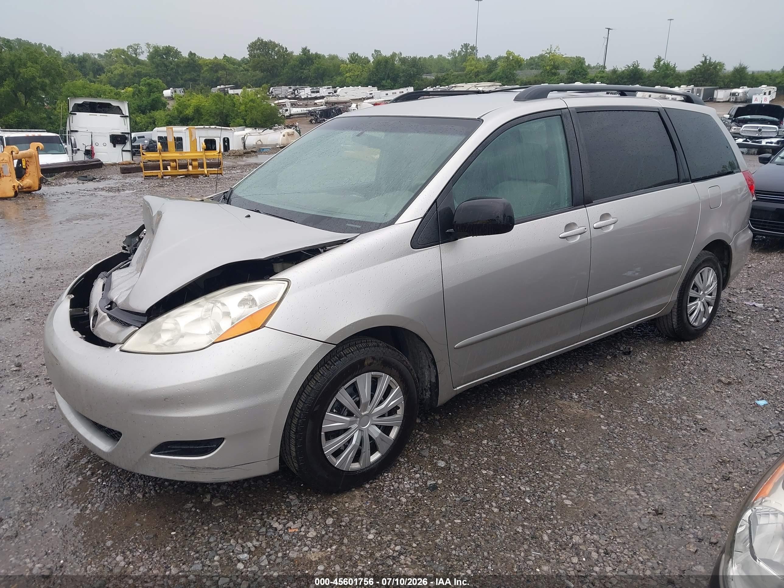 2010 Toyota Sienna Le Silver vin: 5TDKK4CC0AS341042