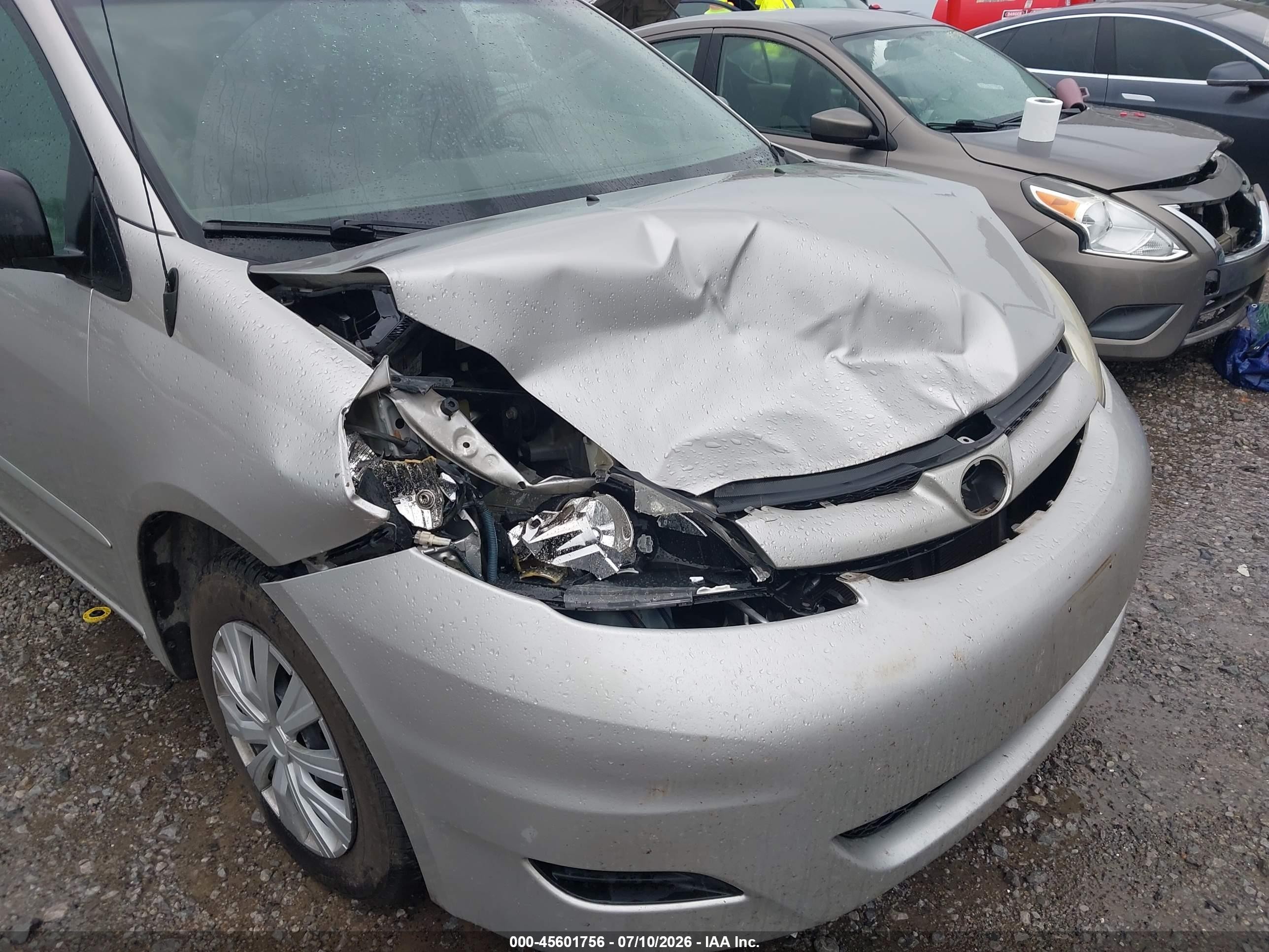2010 Toyota Sienna Le Silver vin: 5TDKK4CC0AS341042