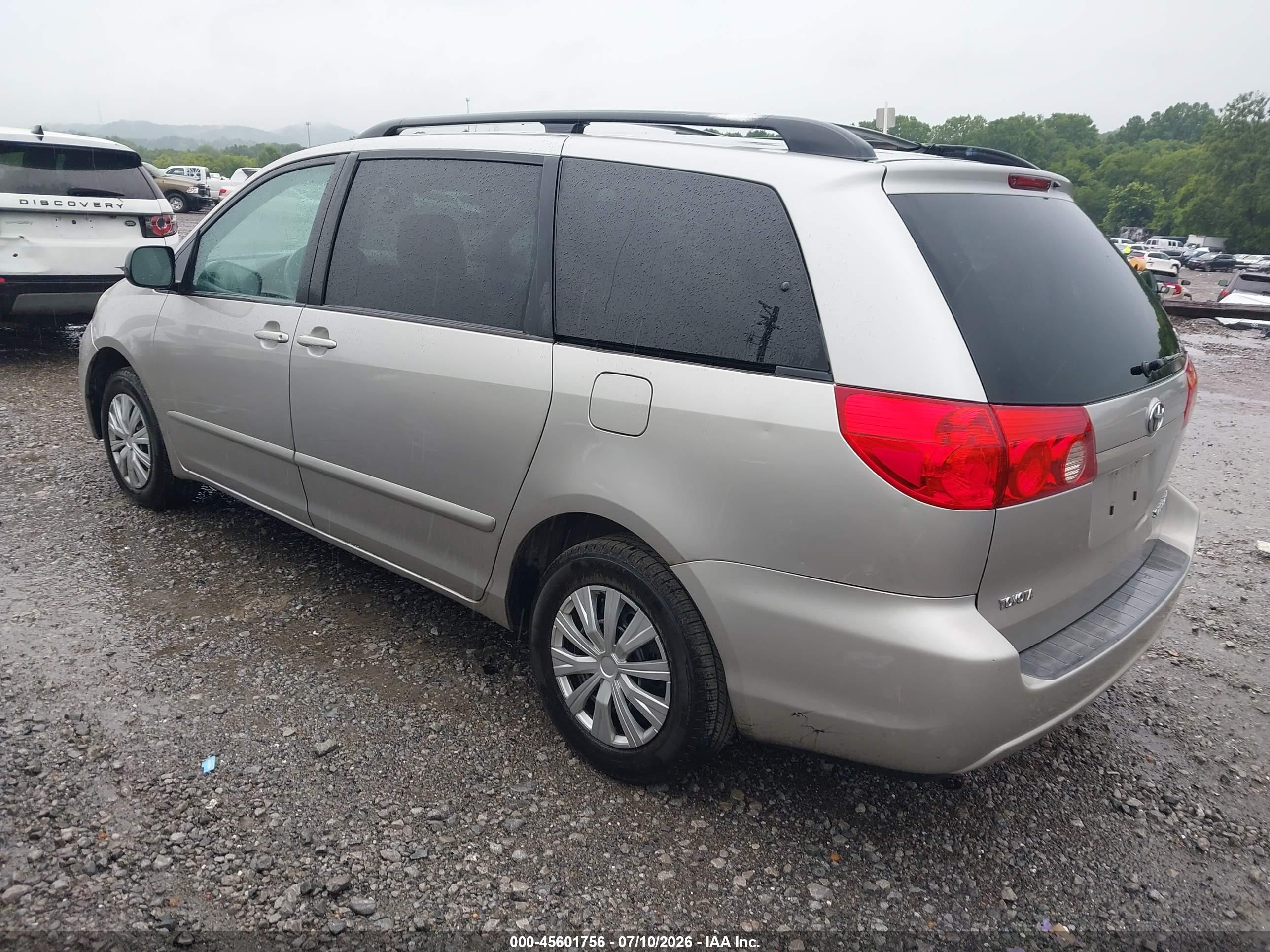 2010 Toyota Sienna Le Silver vin: 5TDKK4CC0AS341042