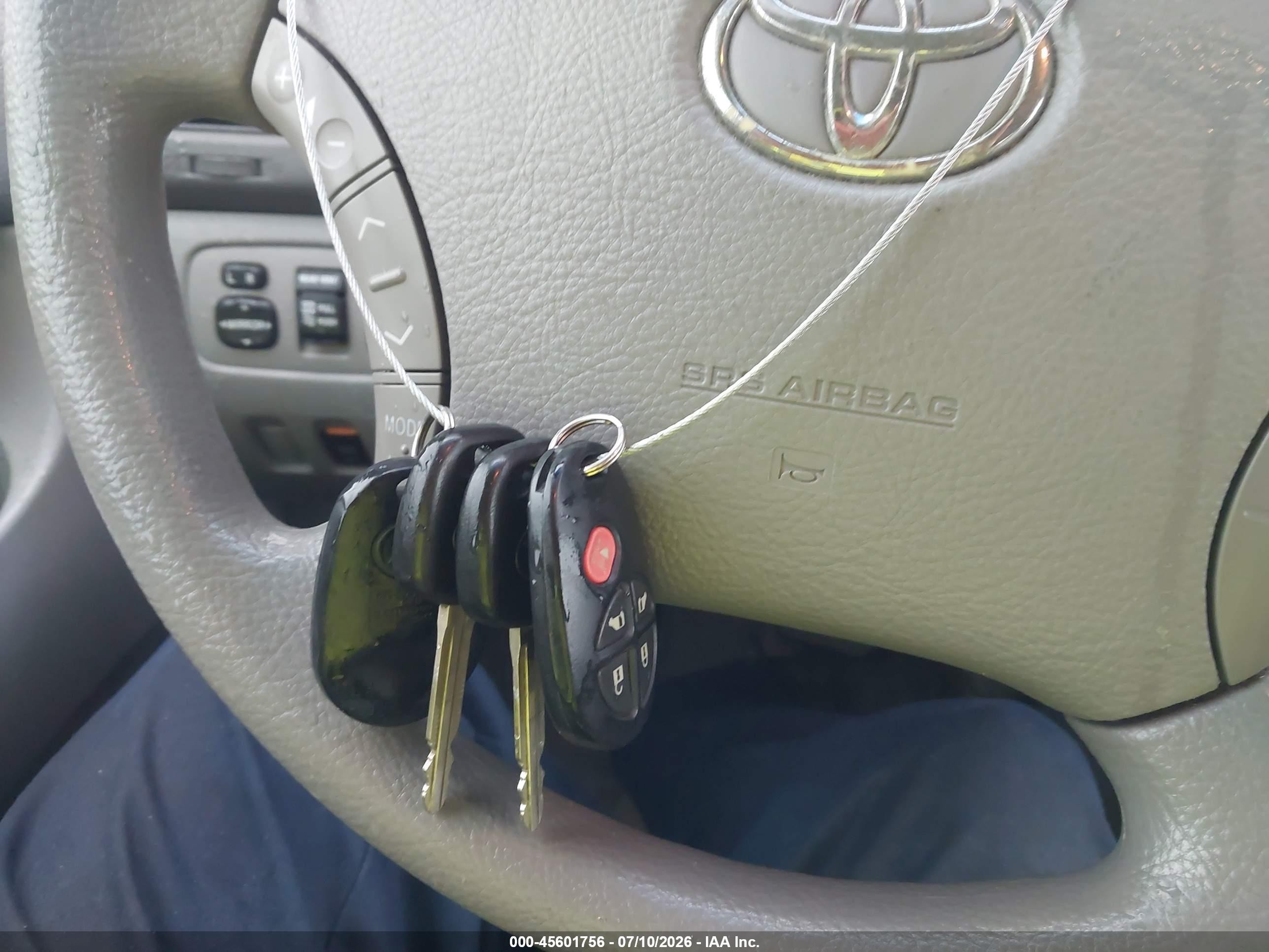 2010 Toyota Sienna Le Silver vin: 5TDKK4CC0AS341042