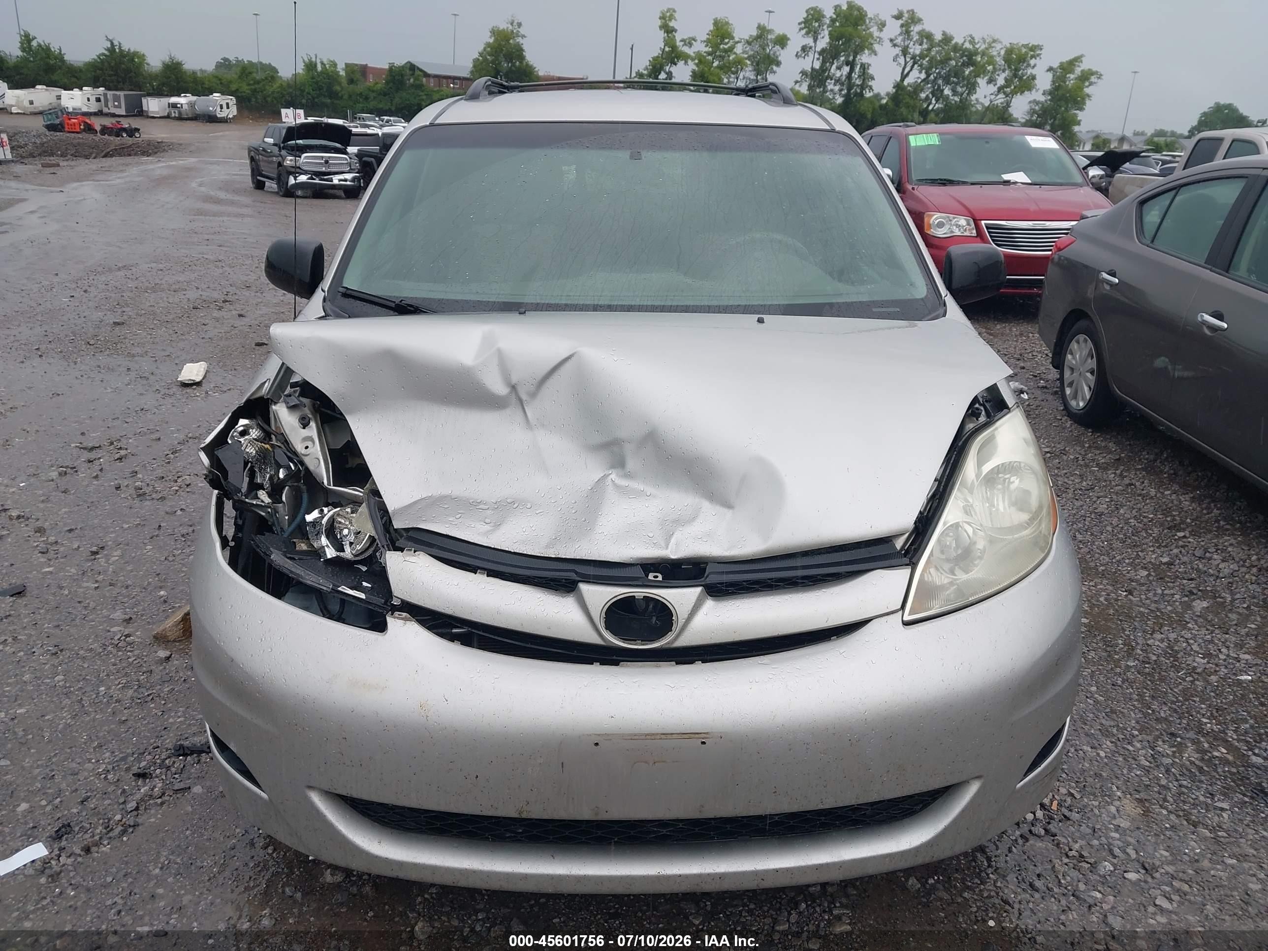 2010 Toyota Sienna Le Silver vin: 5TDKK4CC0AS341042