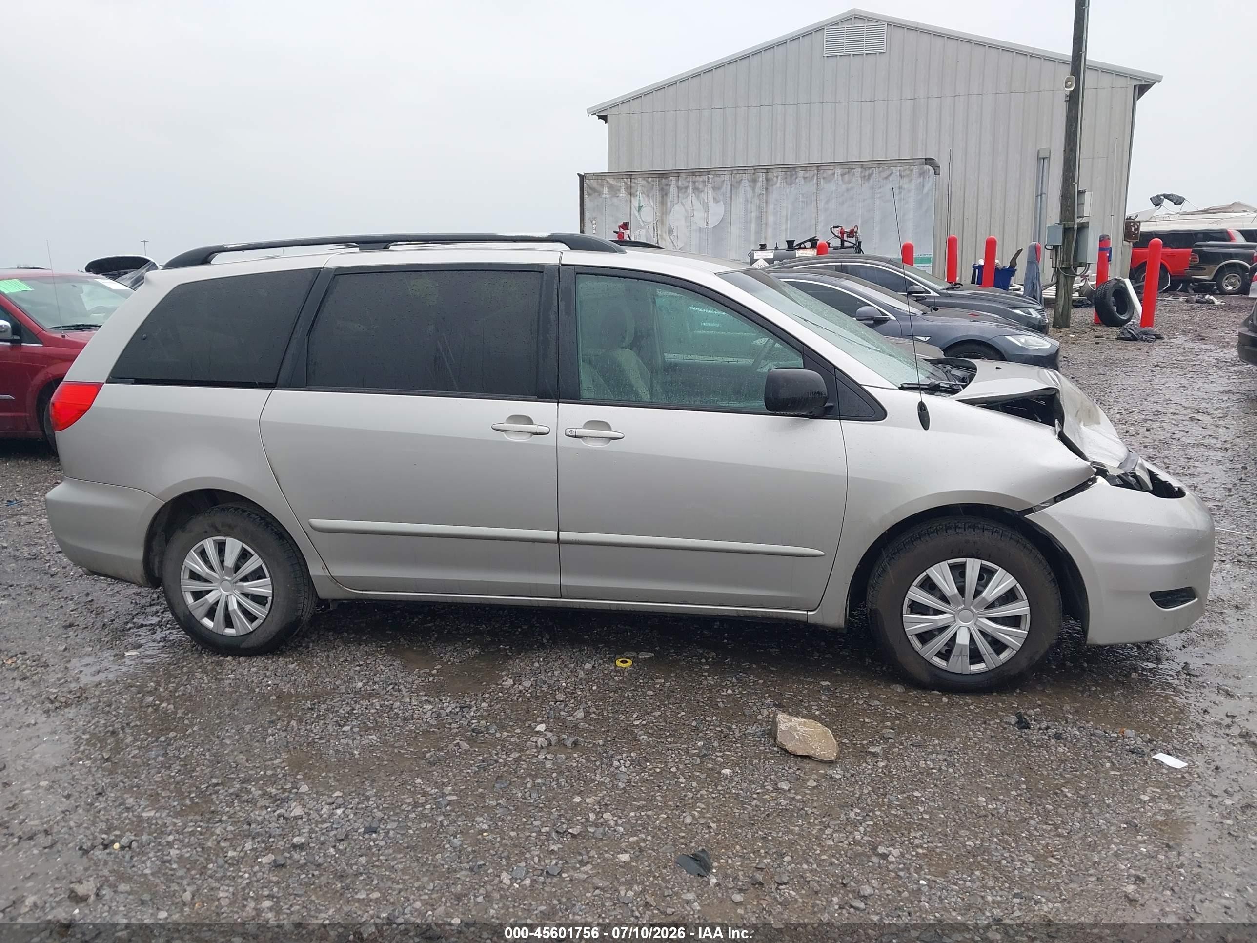 2010 Toyota Sienna Le Silver vin: 5TDKK4CC0AS341042