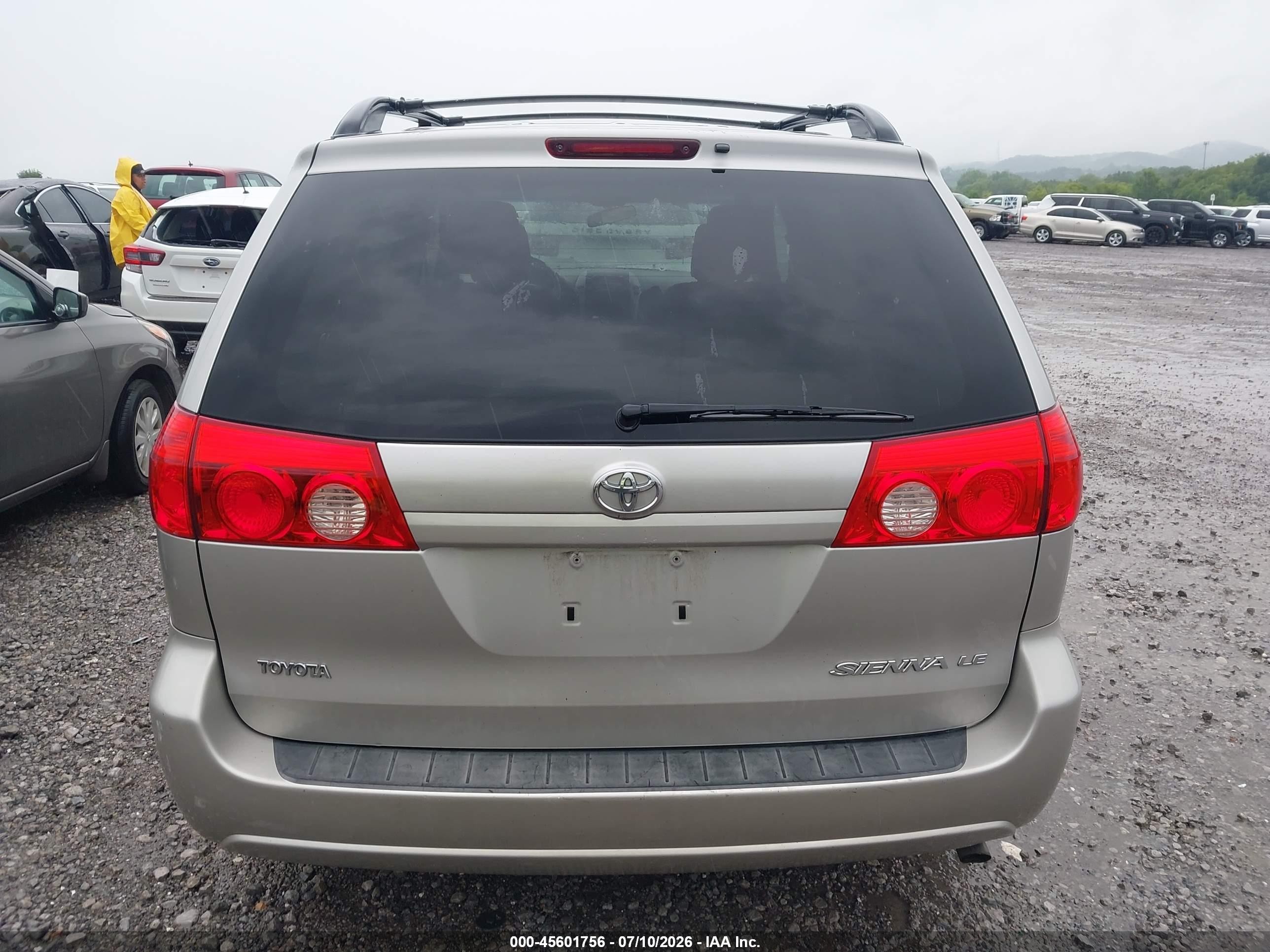 2010 Toyota Sienna Le Silver vin: 5TDKK4CC0AS341042