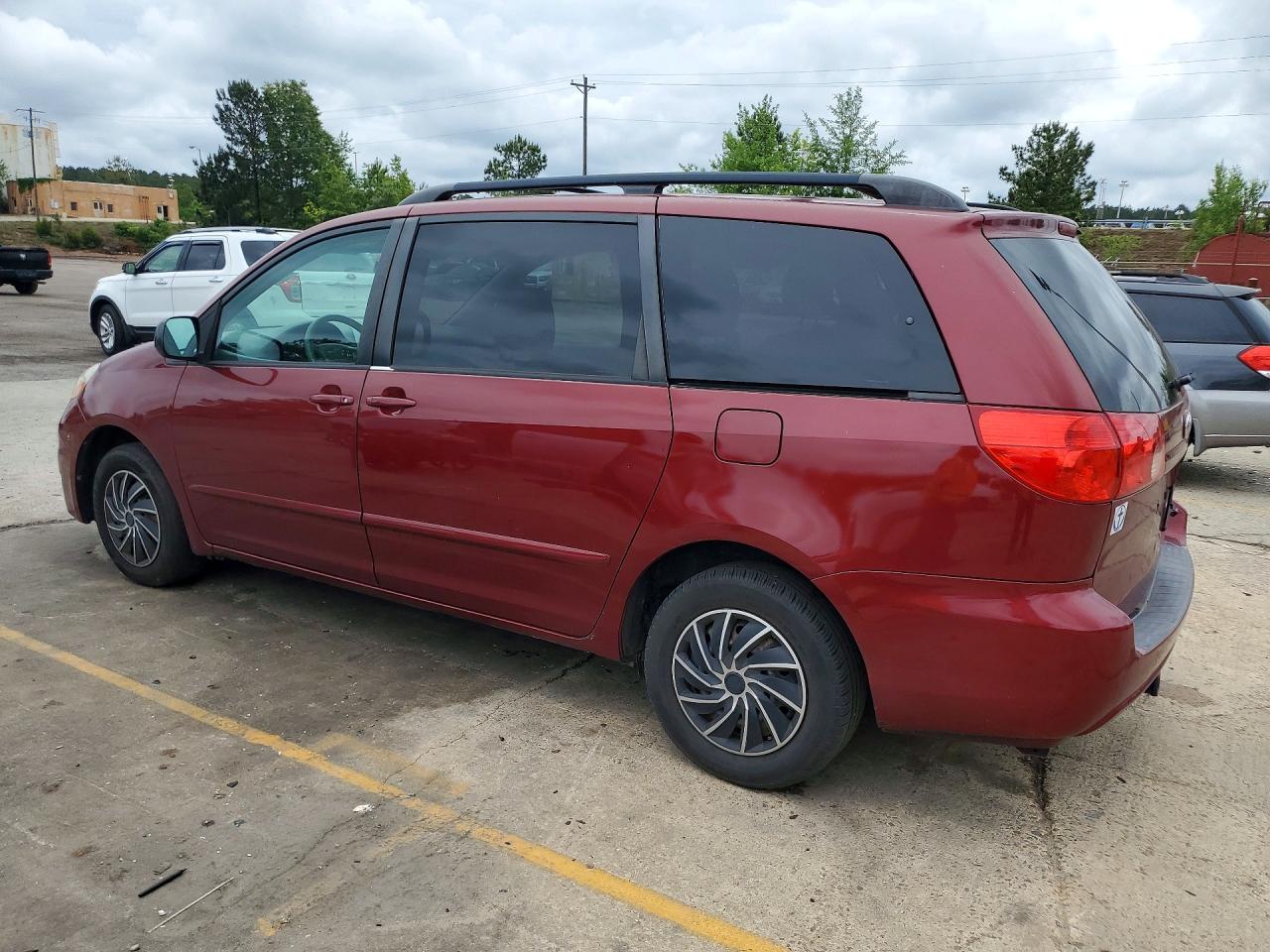 2010 Toyota Sienna Le 7-passenger Burgundy vin: 5TDKK4CC1AS314402