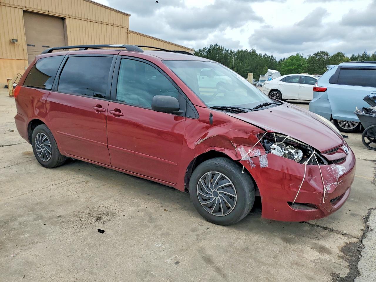 2010 Toyota Sienna Le 7-passenger Burgundy vin: 5TDKK4CC1AS314402
