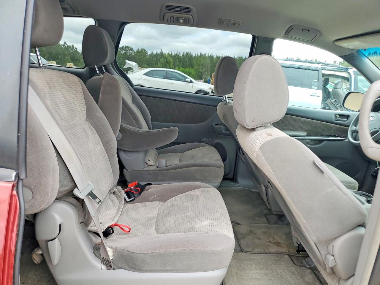 2010 Toyota Sienna Le 7-passenger Burgundy vin: 5TDKK4CC1AS314402