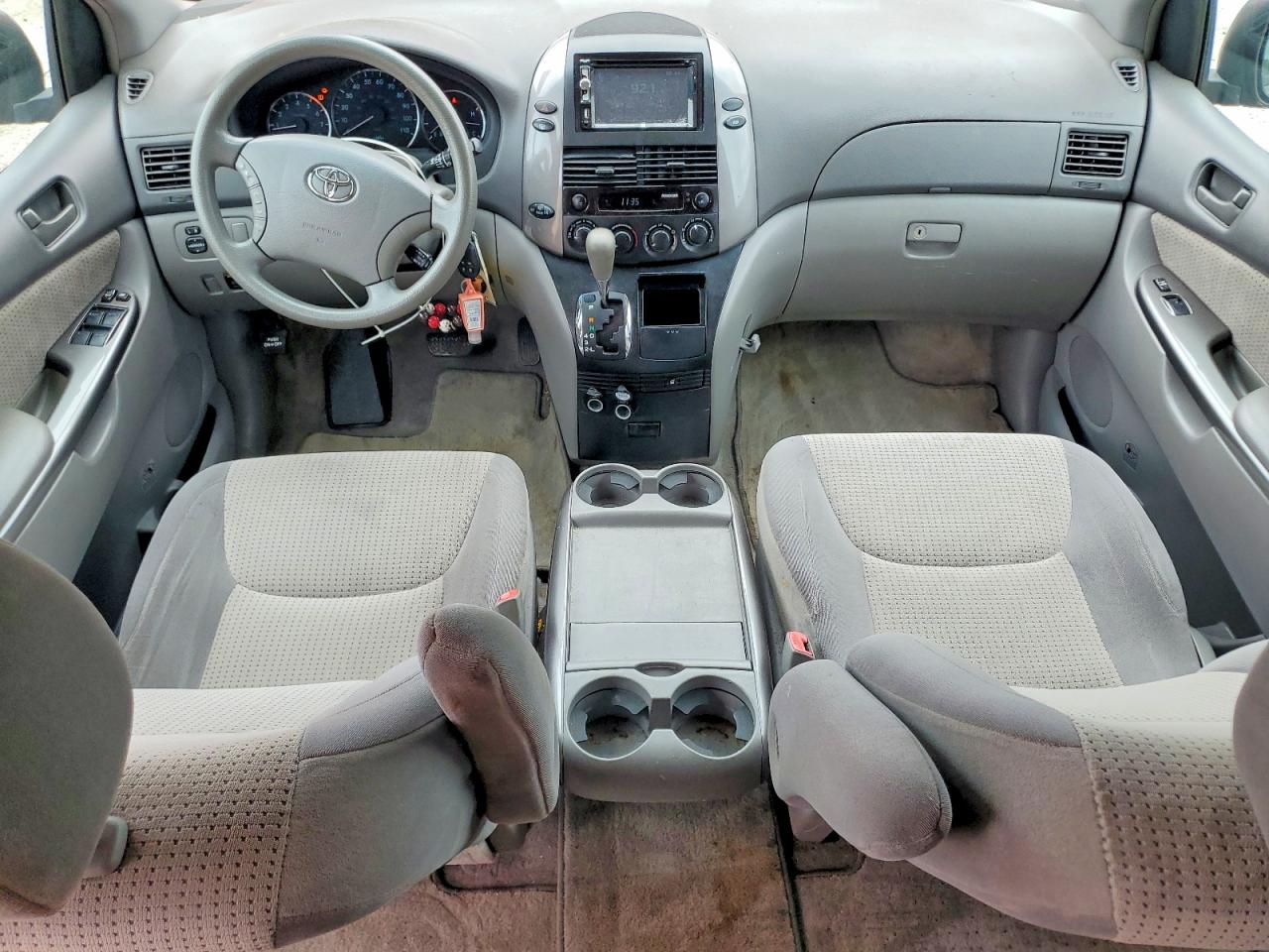 2010 Toyota Sienna Le 7-passenger Burgundy vin: 5TDKK4CC1AS314402