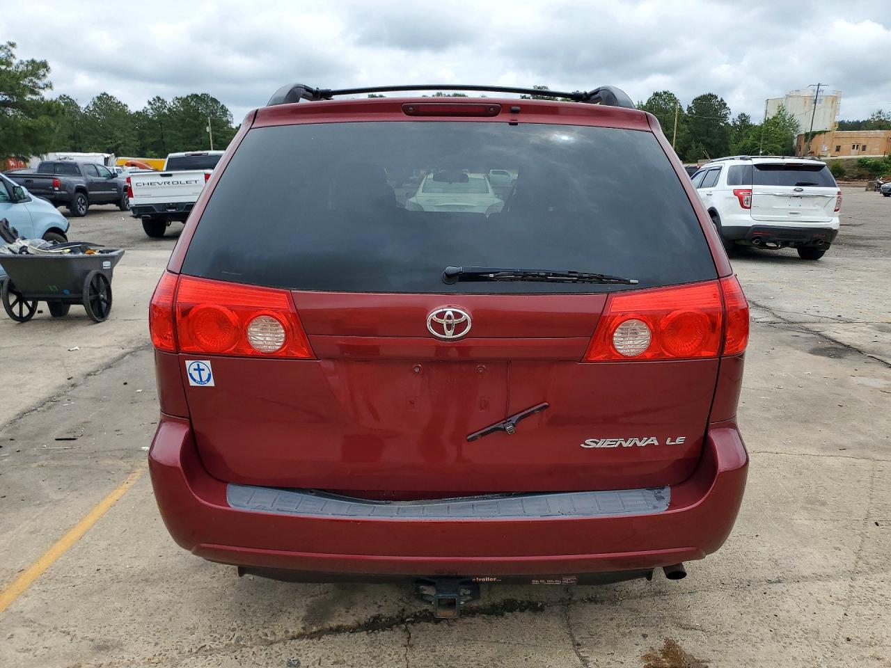 2010 Toyota Sienna Le 7-passenger Burgundy vin: 5TDKK4CC1AS314402