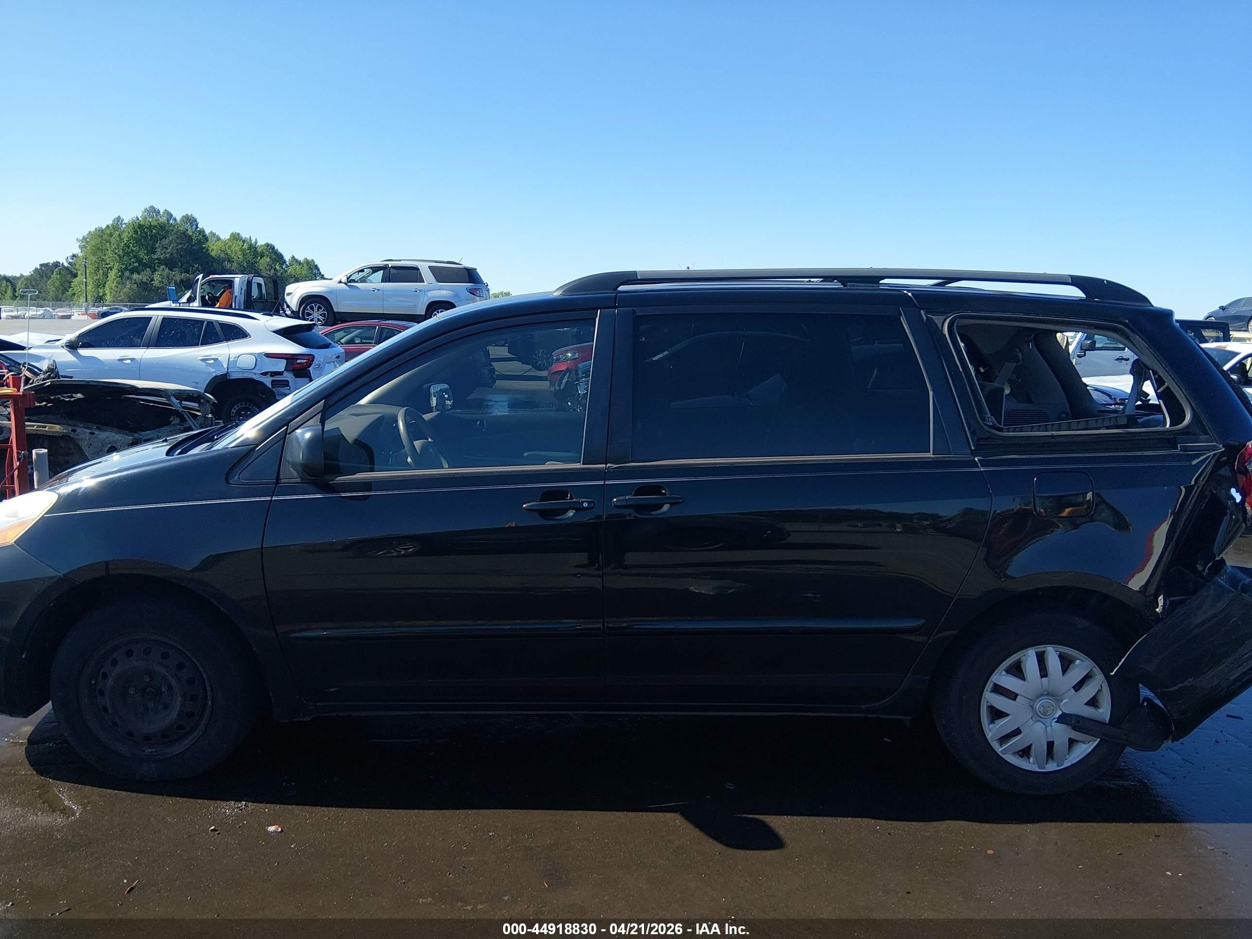 2010 Toyota Sienna Le Black vin: 5TDKK4CC1AS315825
