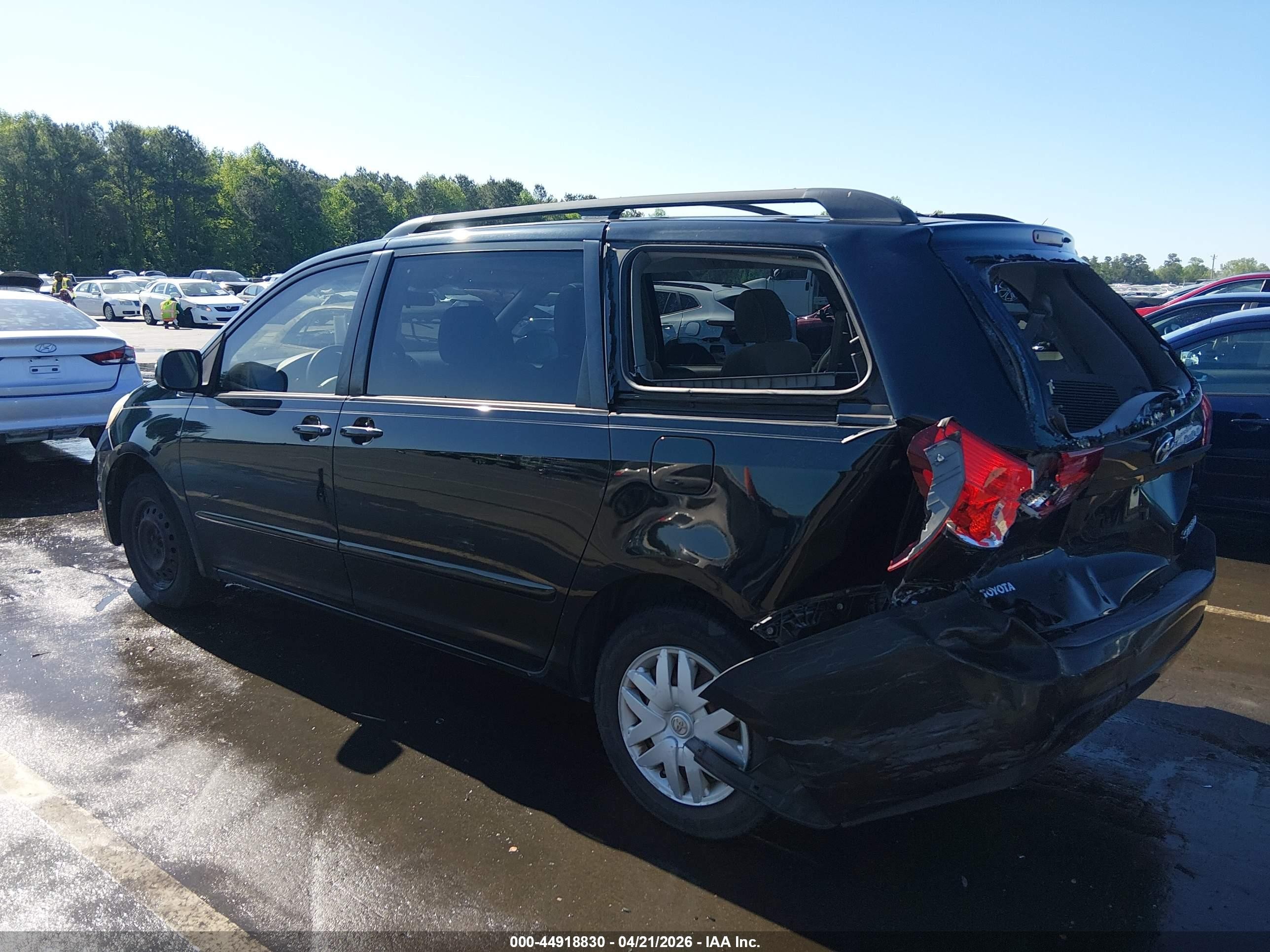 2010 Toyota Sienna Le Black vin: 5TDKK4CC1AS315825