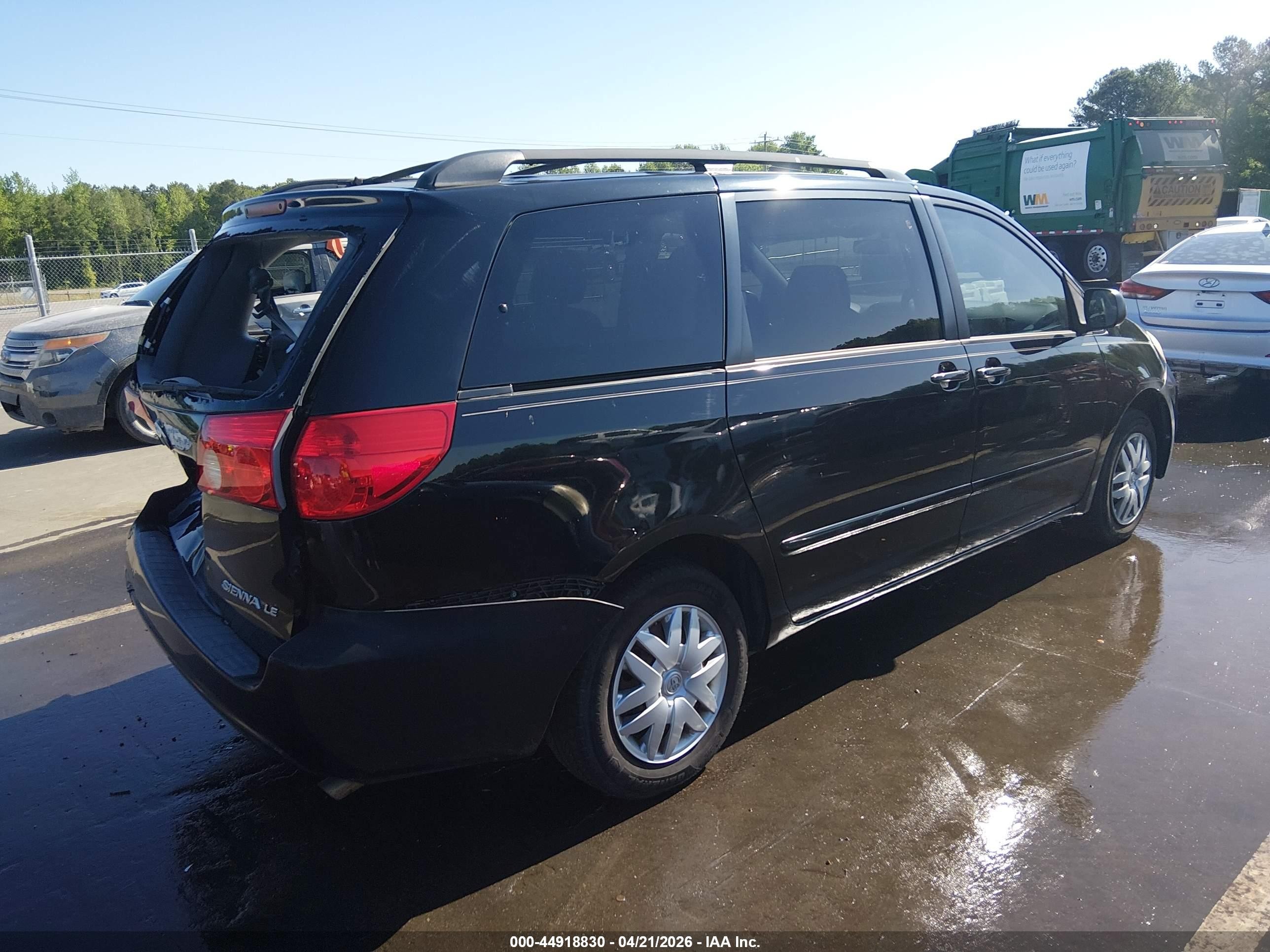 2010 Toyota Sienna Le Black vin: 5TDKK4CC1AS315825