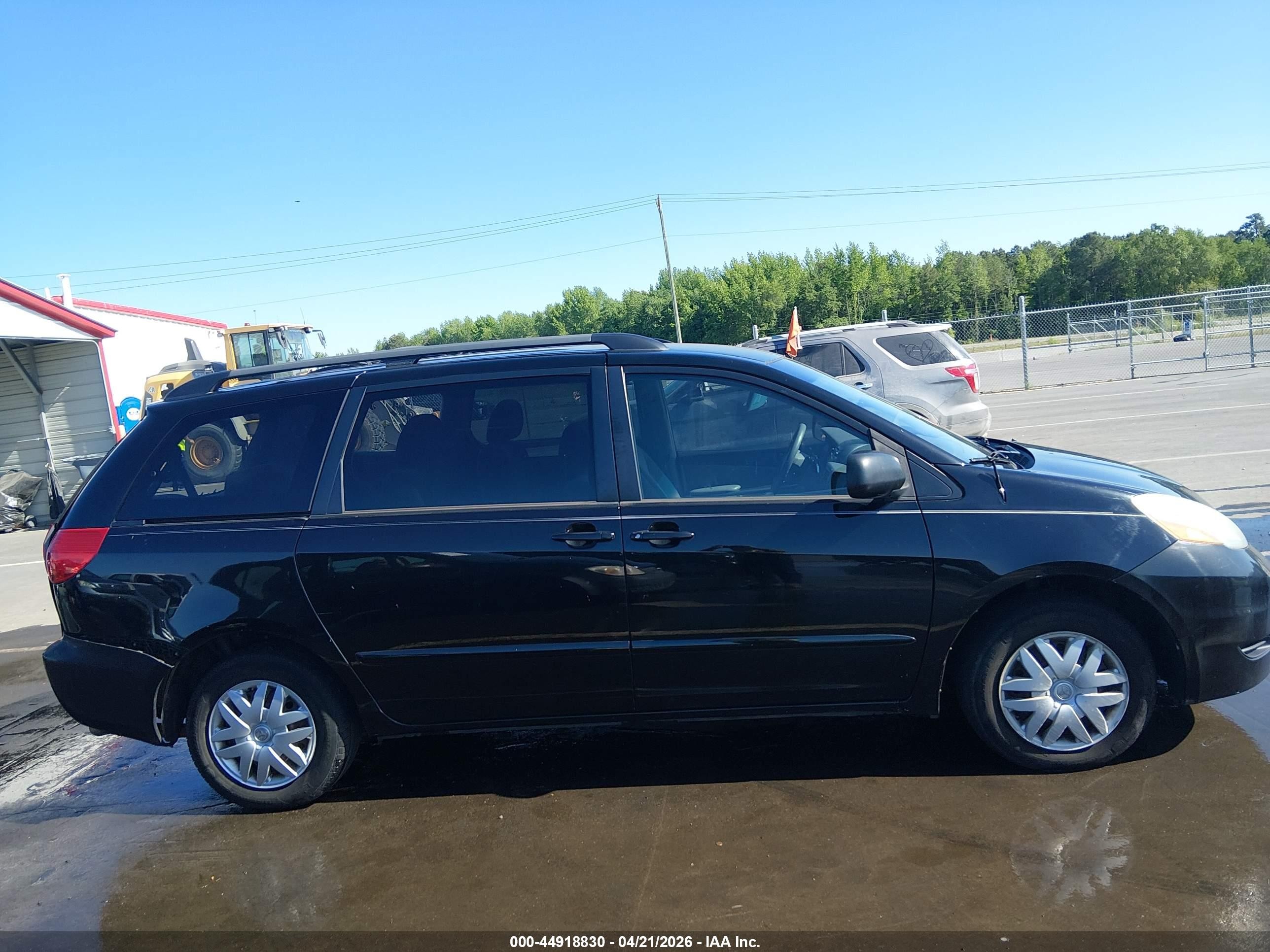 2010 Toyota Sienna Le Black vin: 5TDKK4CC1AS315825