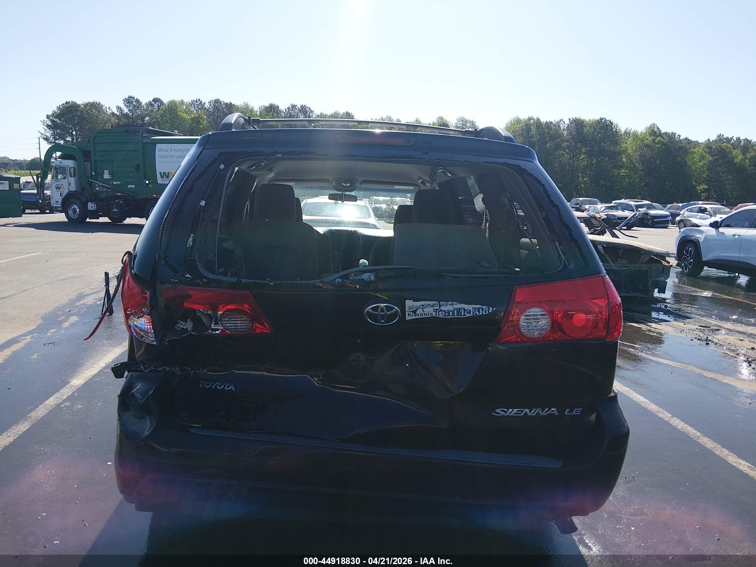 2010 Toyota Sienna Le Black vin: 5TDKK4CC1AS315825