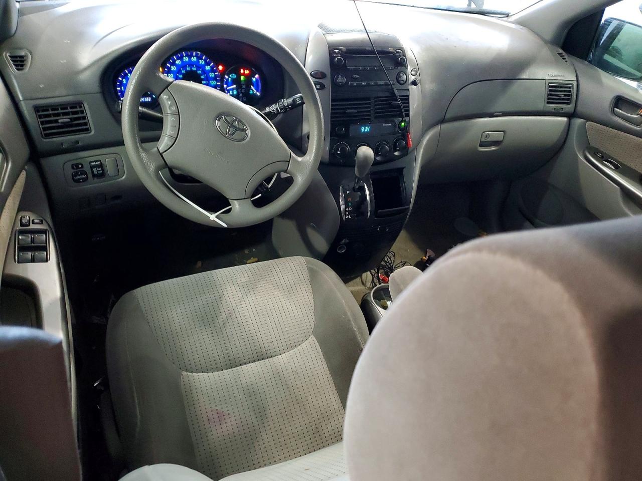 2010 Toyota Sienna Le 8-passenger Gray vin: 5TDKK4CC1AS316733
