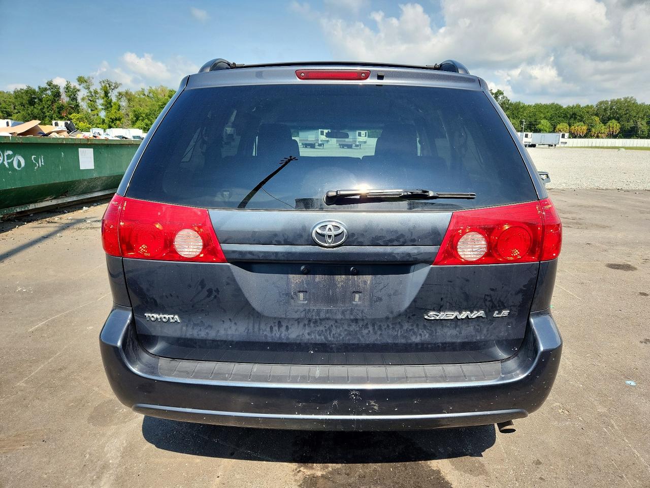 2010 Toyota Sienna Le 7-passenger Gray vin: 5TDKK4CC1AS334567