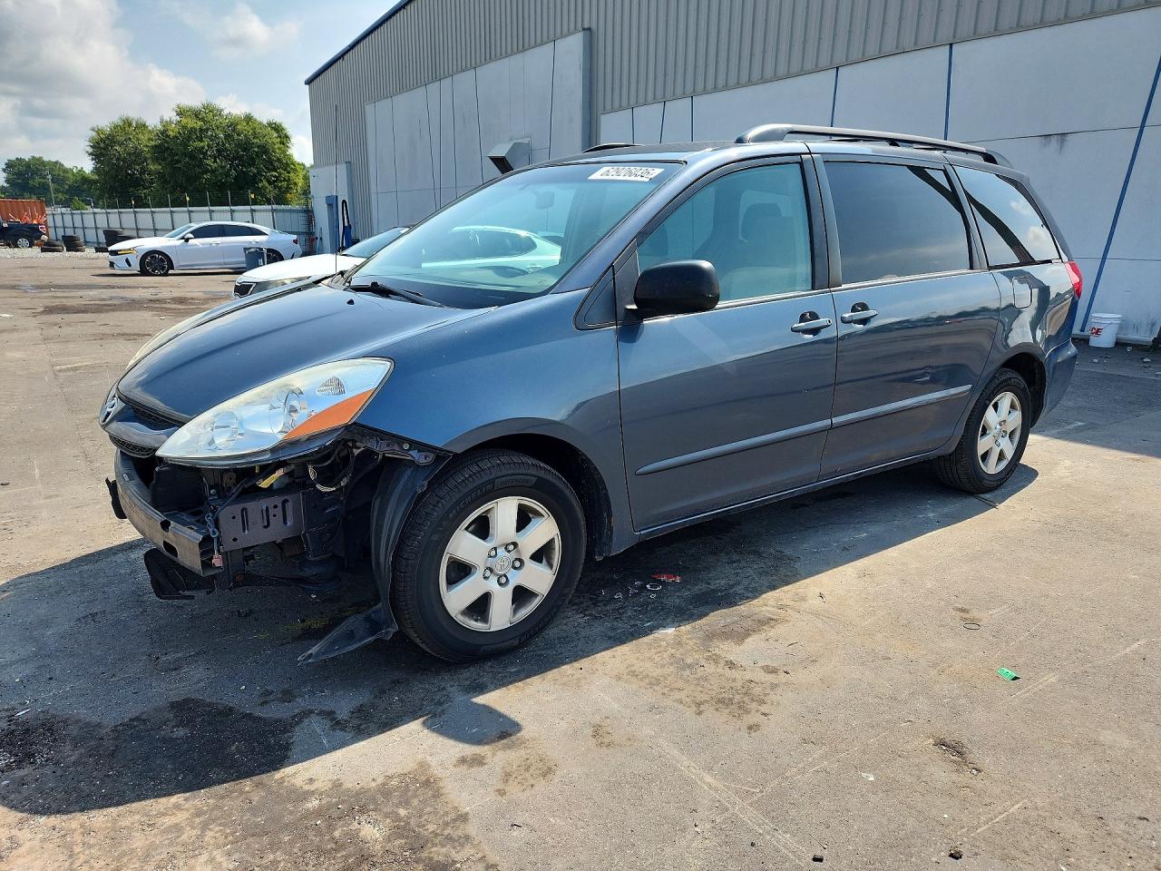2010 Toyota Sienna Le 7-passenger Gray vin: 5TDKK4CC1AS334567