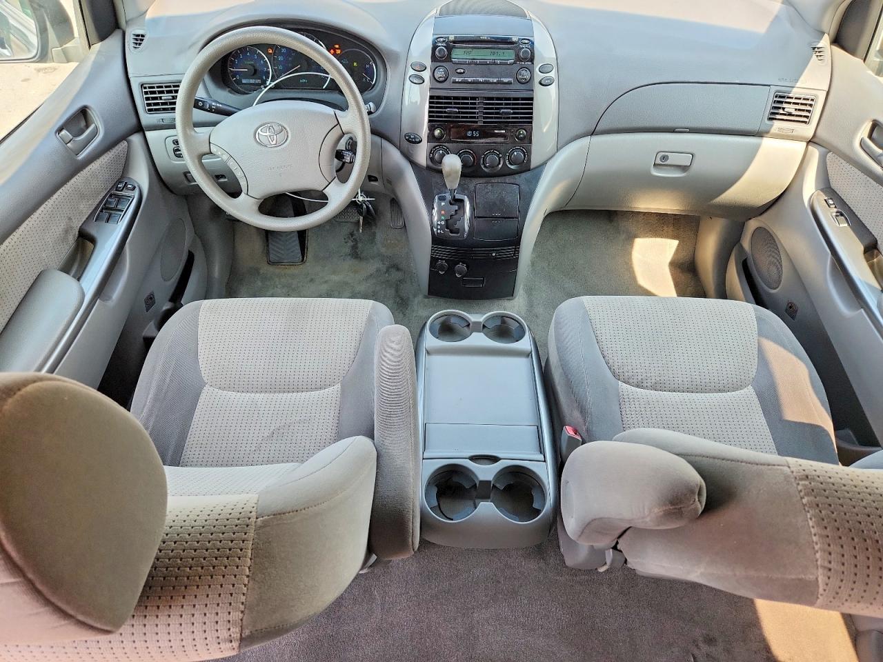 2010 Toyota Sienna Le 7-passenger Gray vin: 5TDKK4CC1AS334567