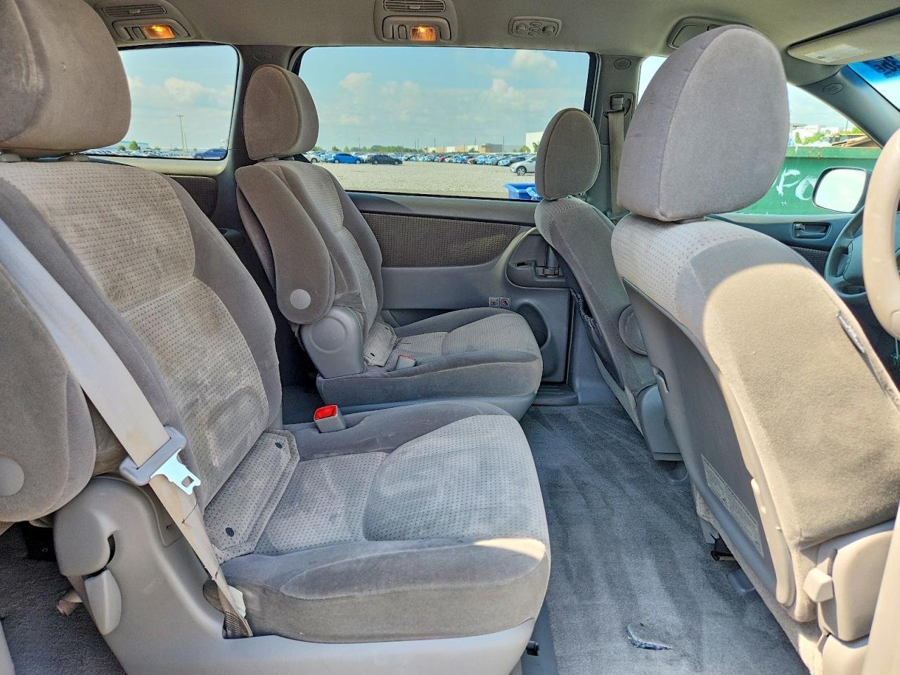 2010 Toyota Sienna Le 7-passenger Gray vin: 5TDKK4CC1AS334567