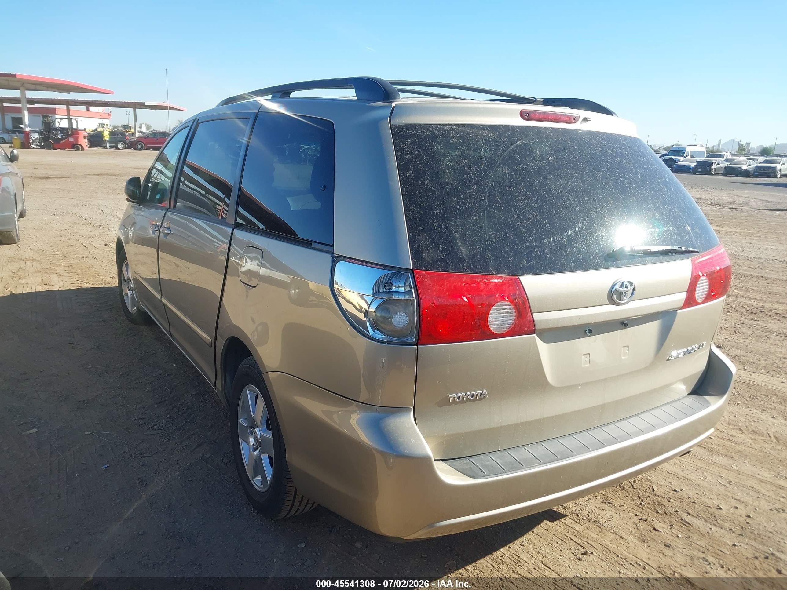 2010 Toyota Sienna Le Gold vin: 5TDKK4CC1AS334889