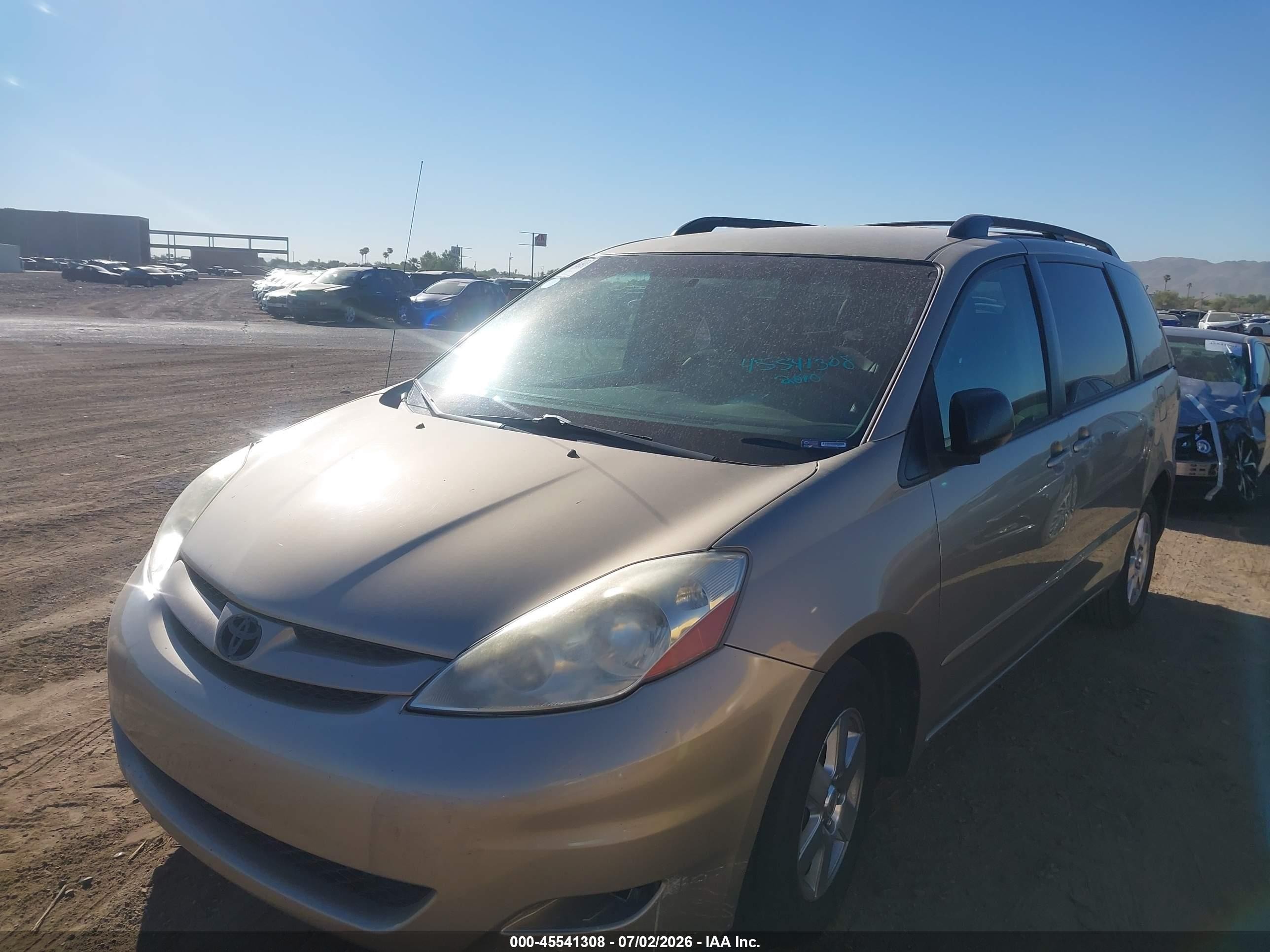 2010 Toyota Sienna Le Gold vin: 5TDKK4CC1AS334889