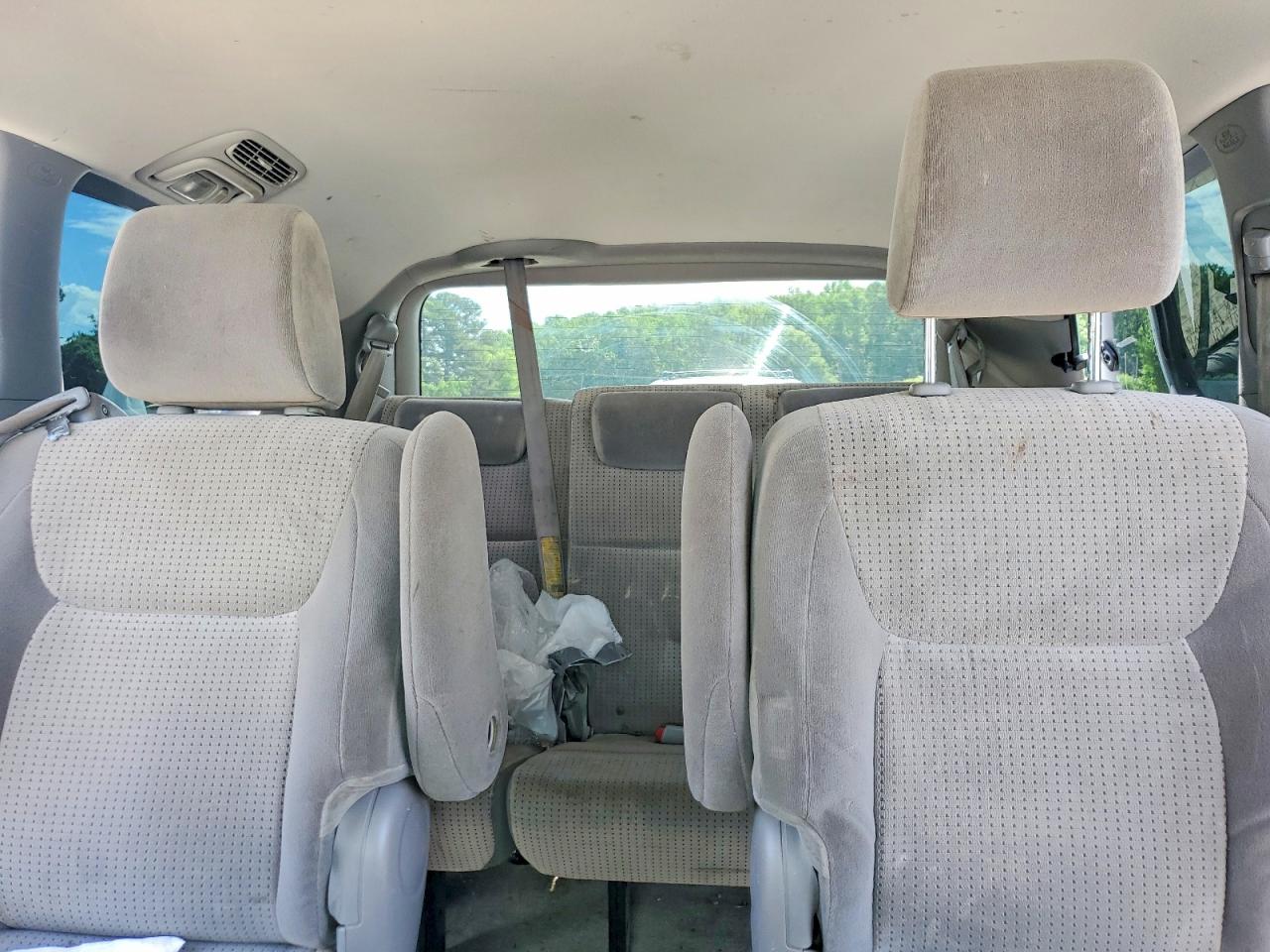 2010 Toyota Sienna Le 7-passenger White vin: 5TDKK4CC2AS303747