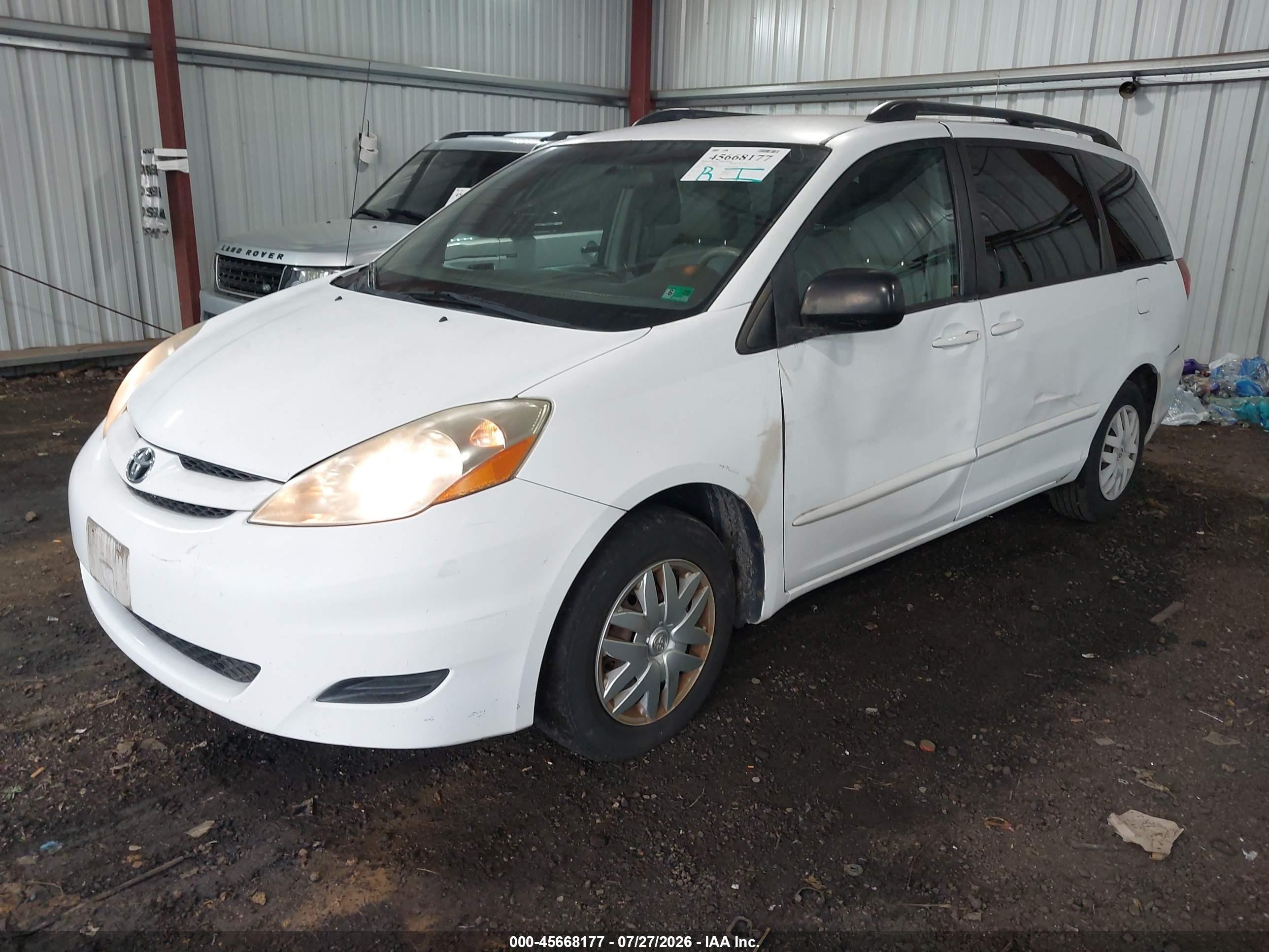 2010 Toyota Sienna Le White vin: 5TDKK4CC2AS303800