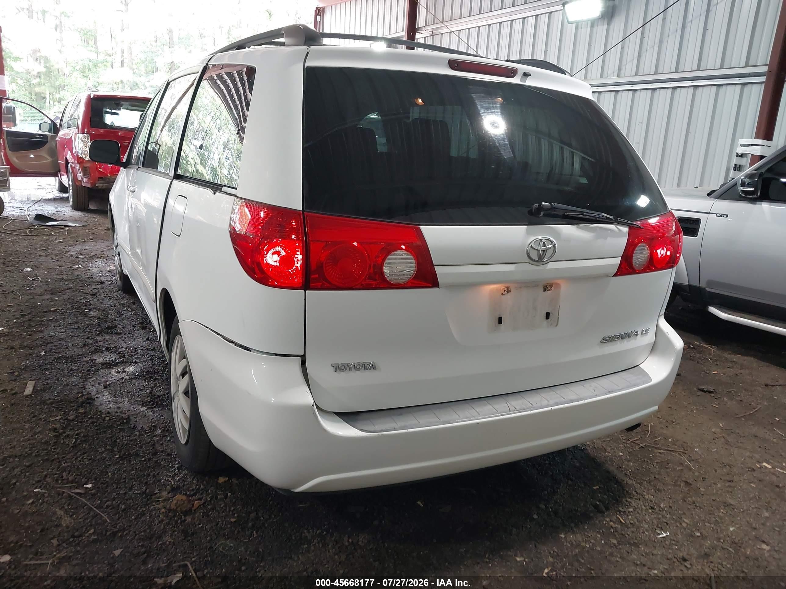 2010 Toyota Sienna Le White vin: 5TDKK4CC2AS303800