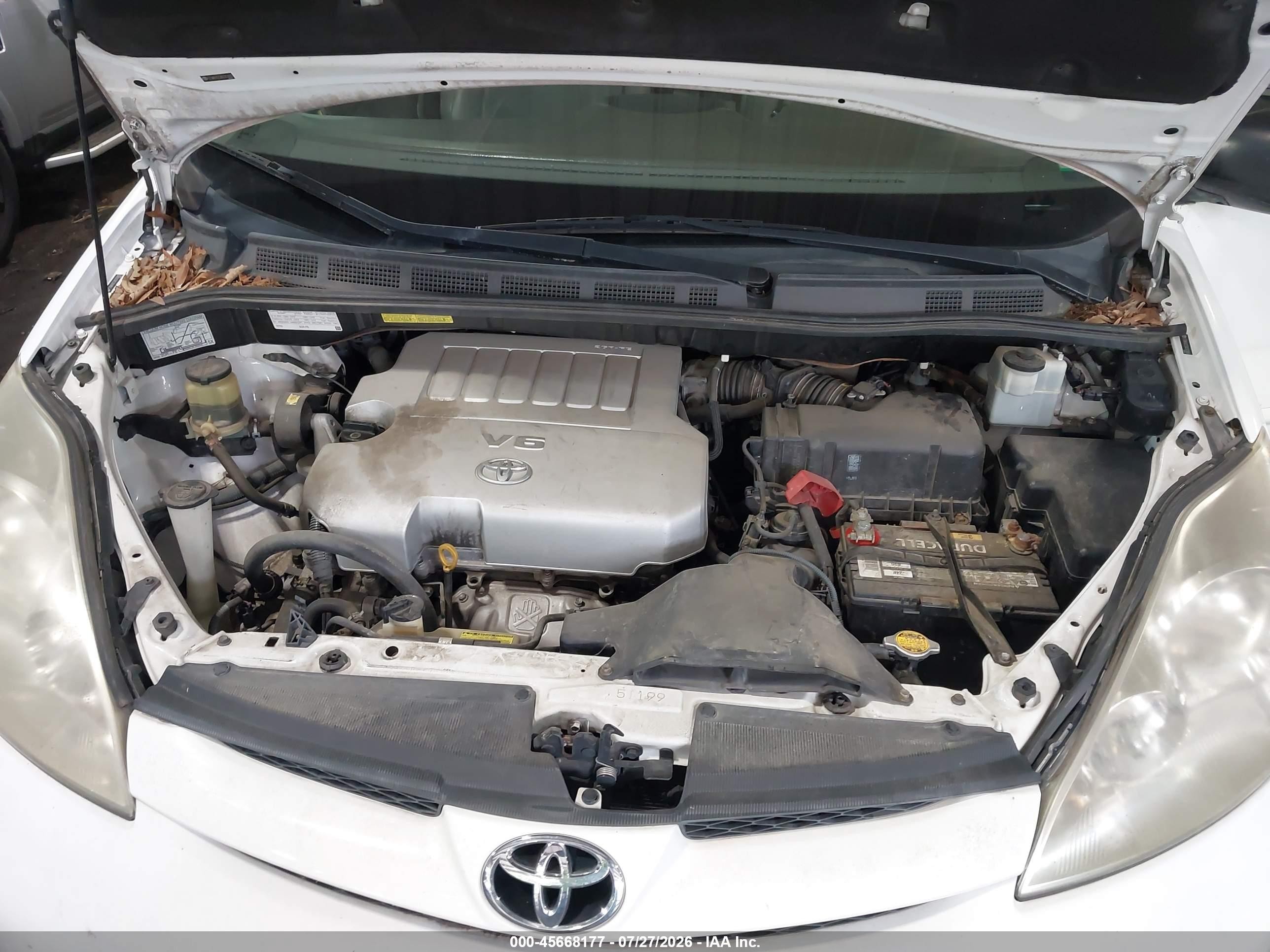2010 Toyota Sienna Le White vin: 5TDKK4CC2AS303800