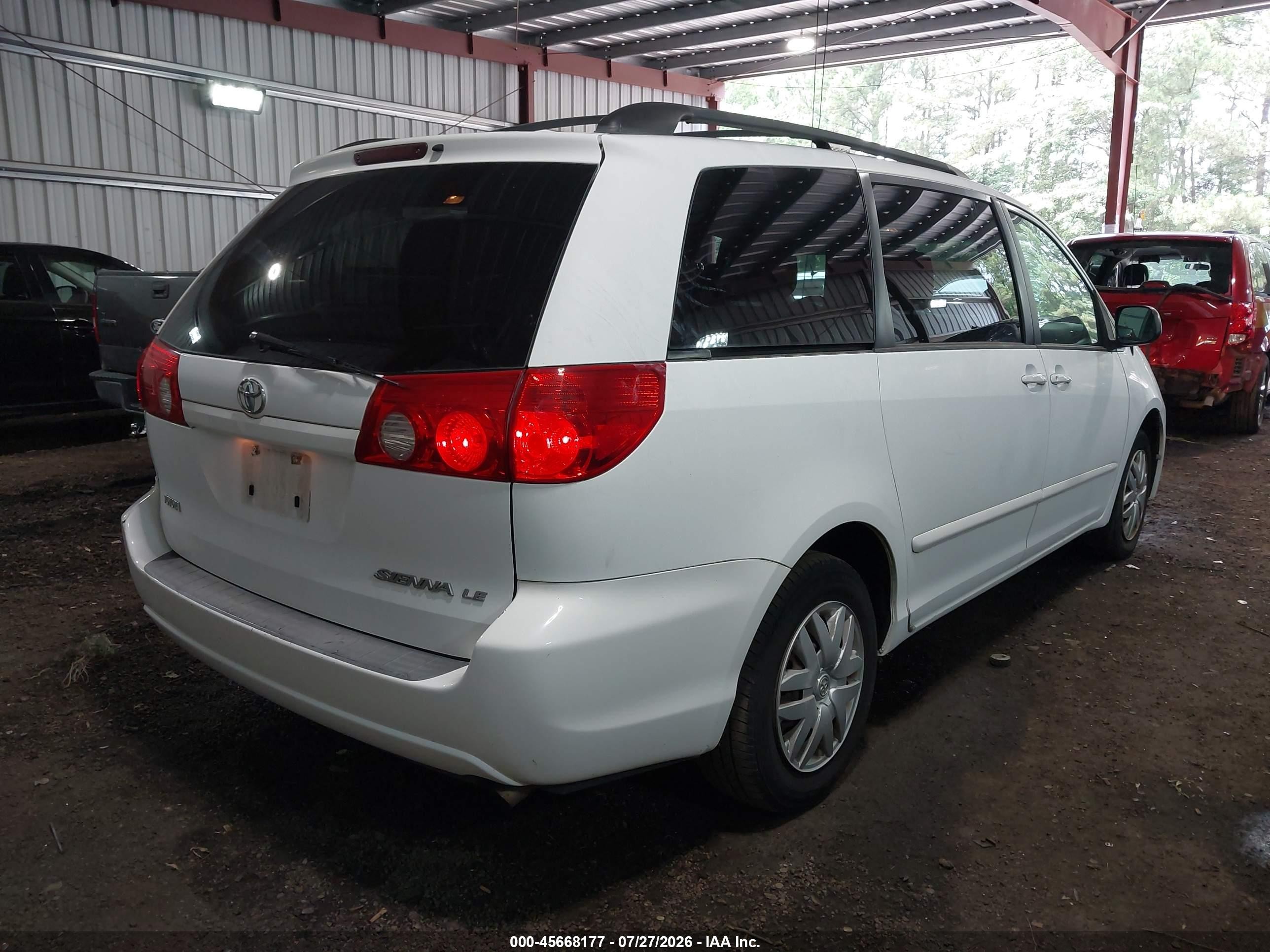 2010 Toyota Sienna Le White vin: 5TDKK4CC2AS303800