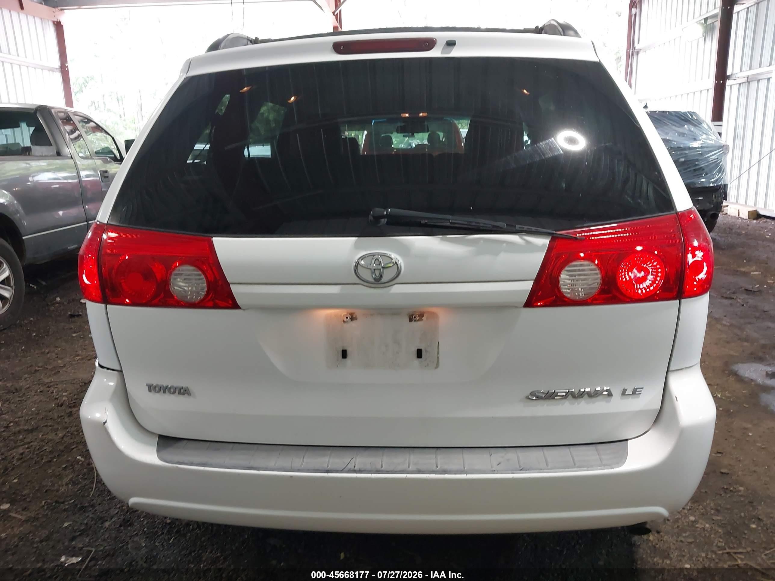 2010 Toyota Sienna Le White vin: 5TDKK4CC2AS303800