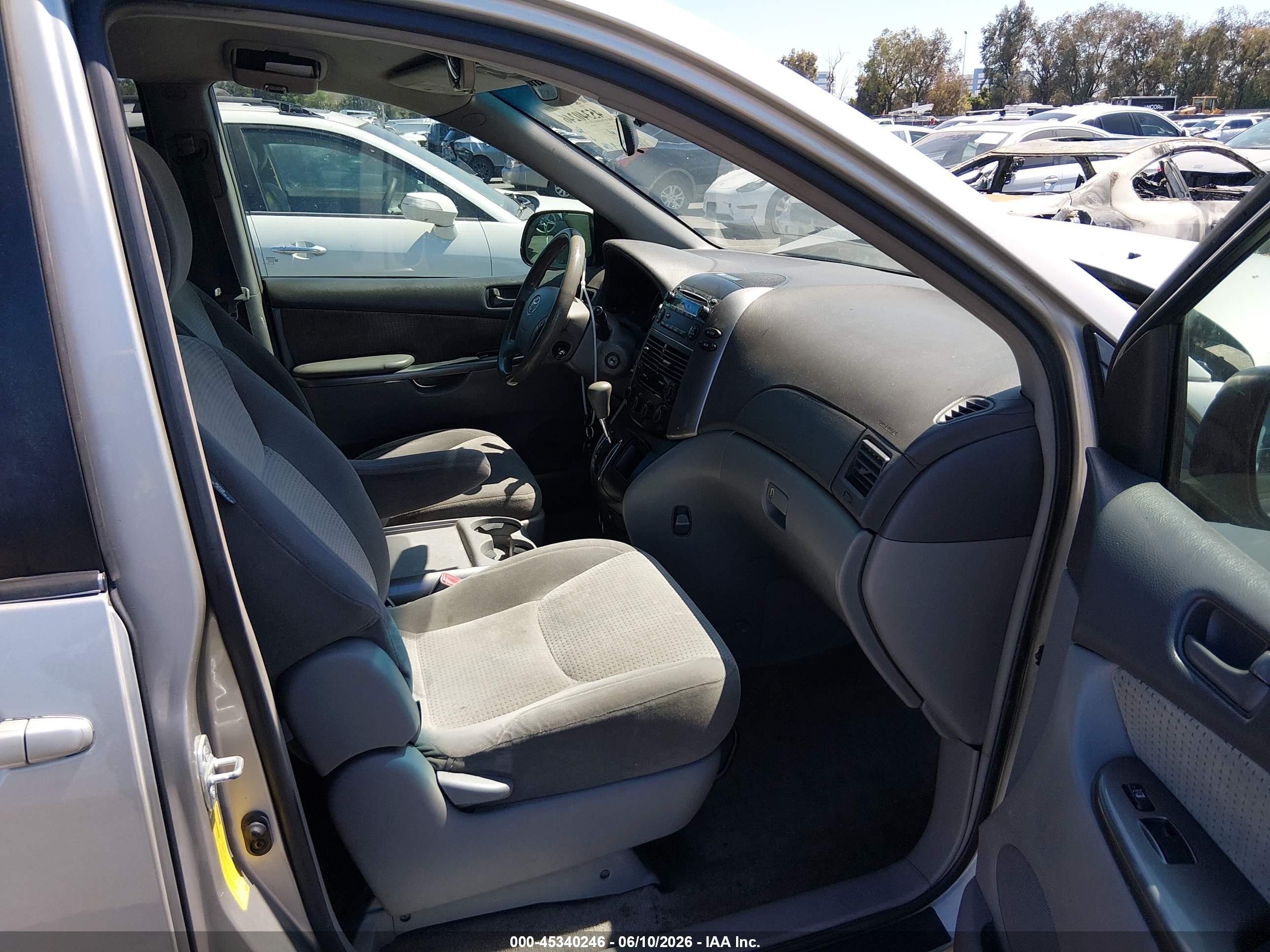 2010 Toyota Sienna Le Beige vin: 5TDKK4CC2AS304171