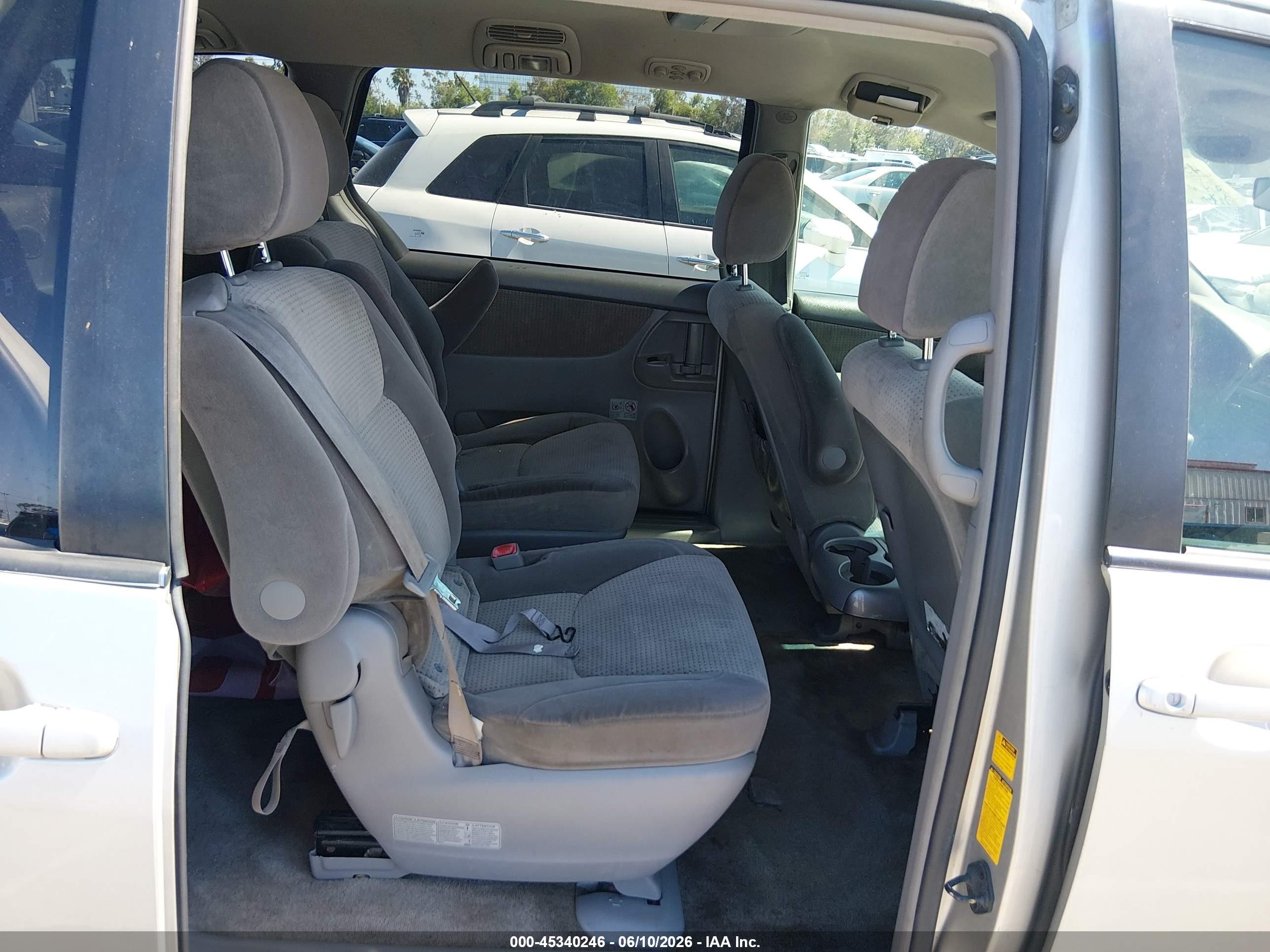 2010 Toyota Sienna Le Beige vin: 5TDKK4CC2AS304171