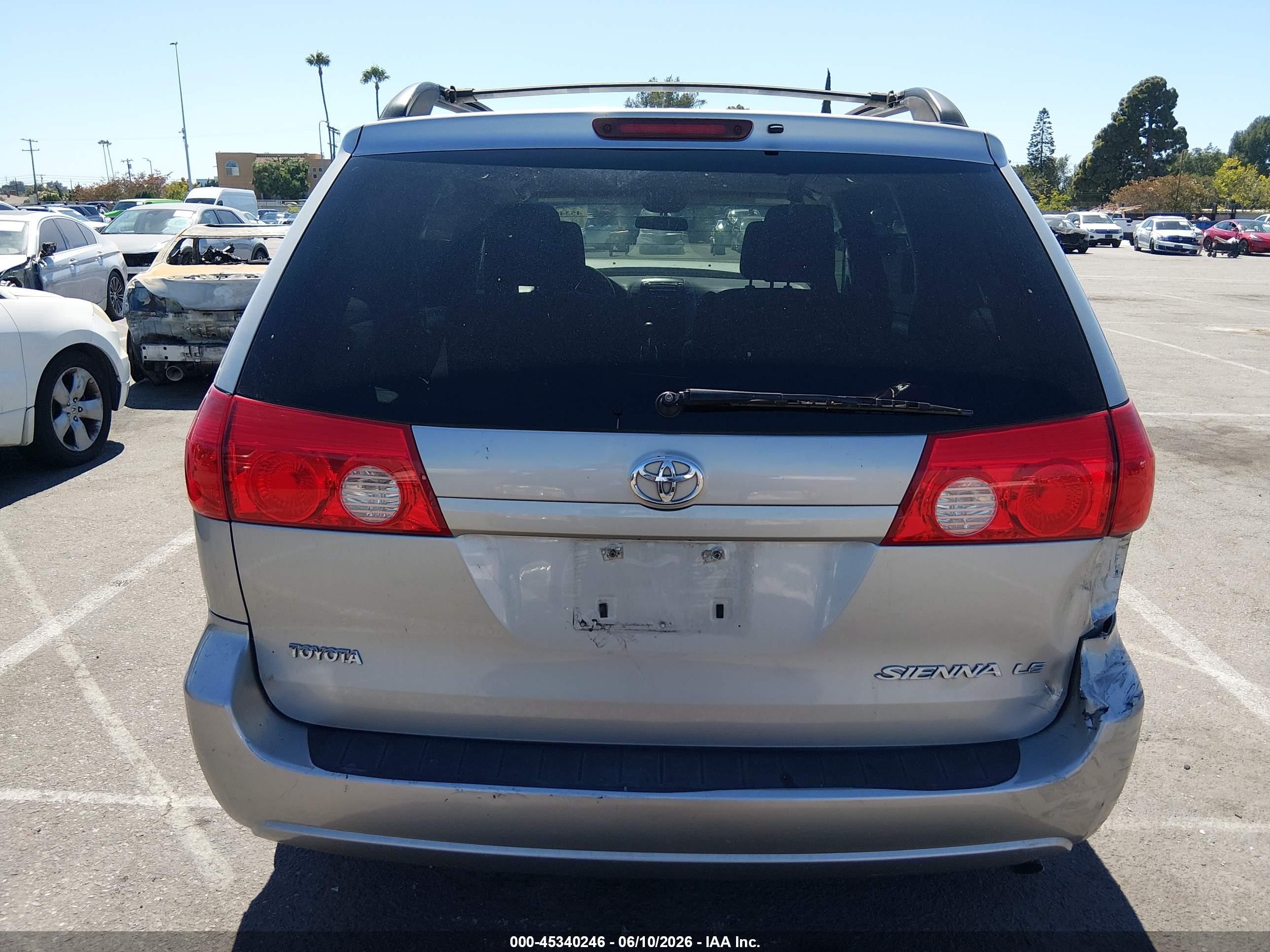 2010 Toyota Sienna Le Beige vin: 5TDKK4CC2AS304171