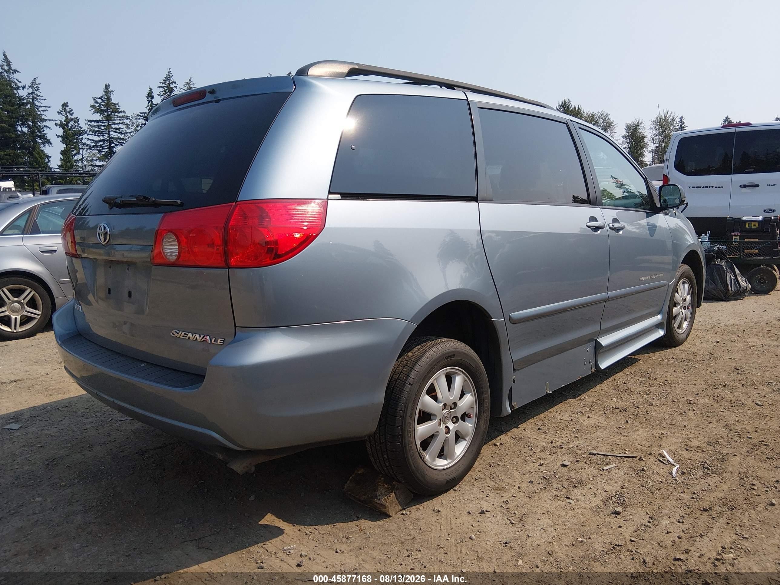 2010 Toyota Sienna Le Light Blue vin: 5TDKK4CC2AS327336