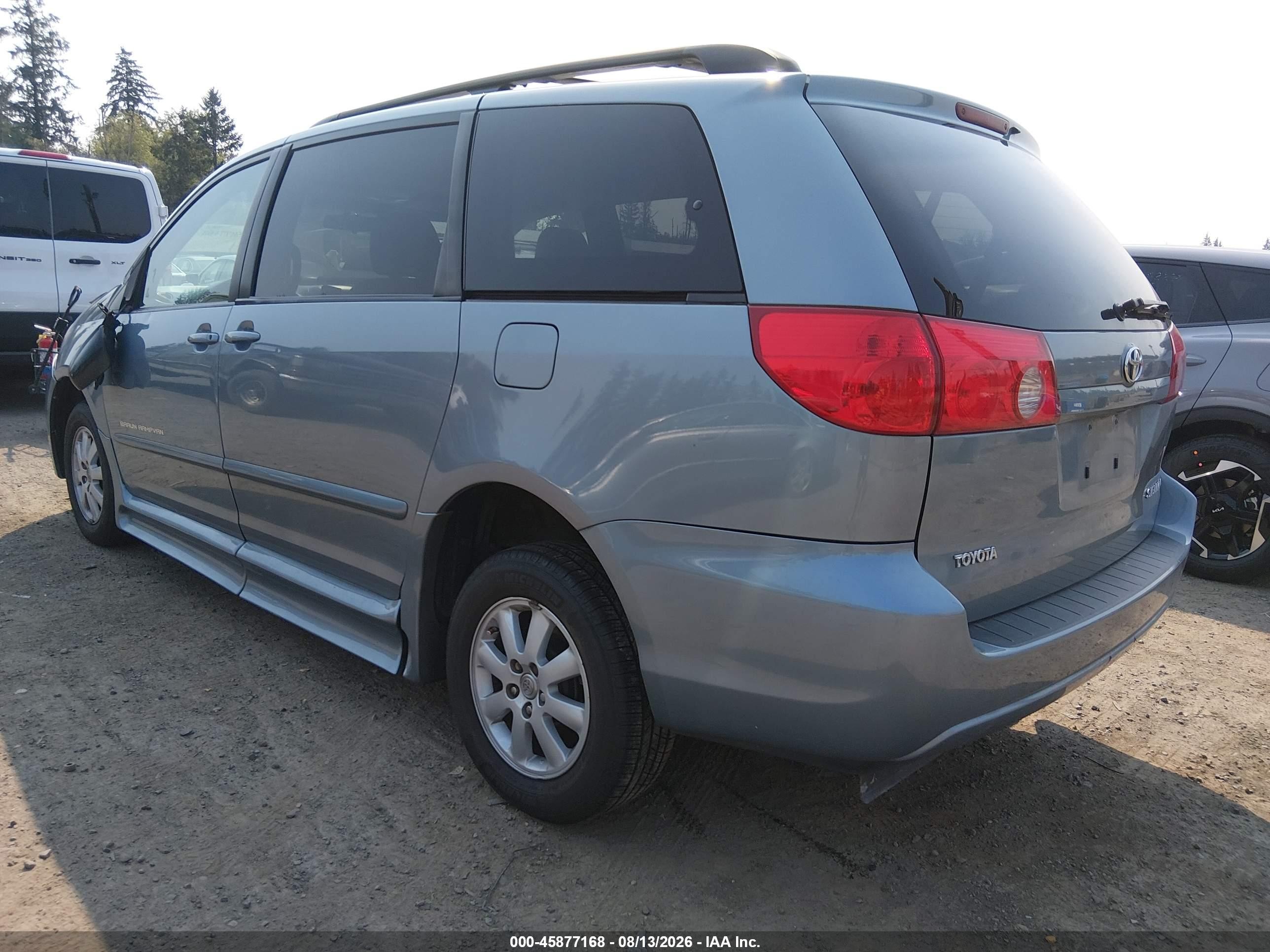2010 Toyota Sienna Le Light Blue vin: 5TDKK4CC2AS327336