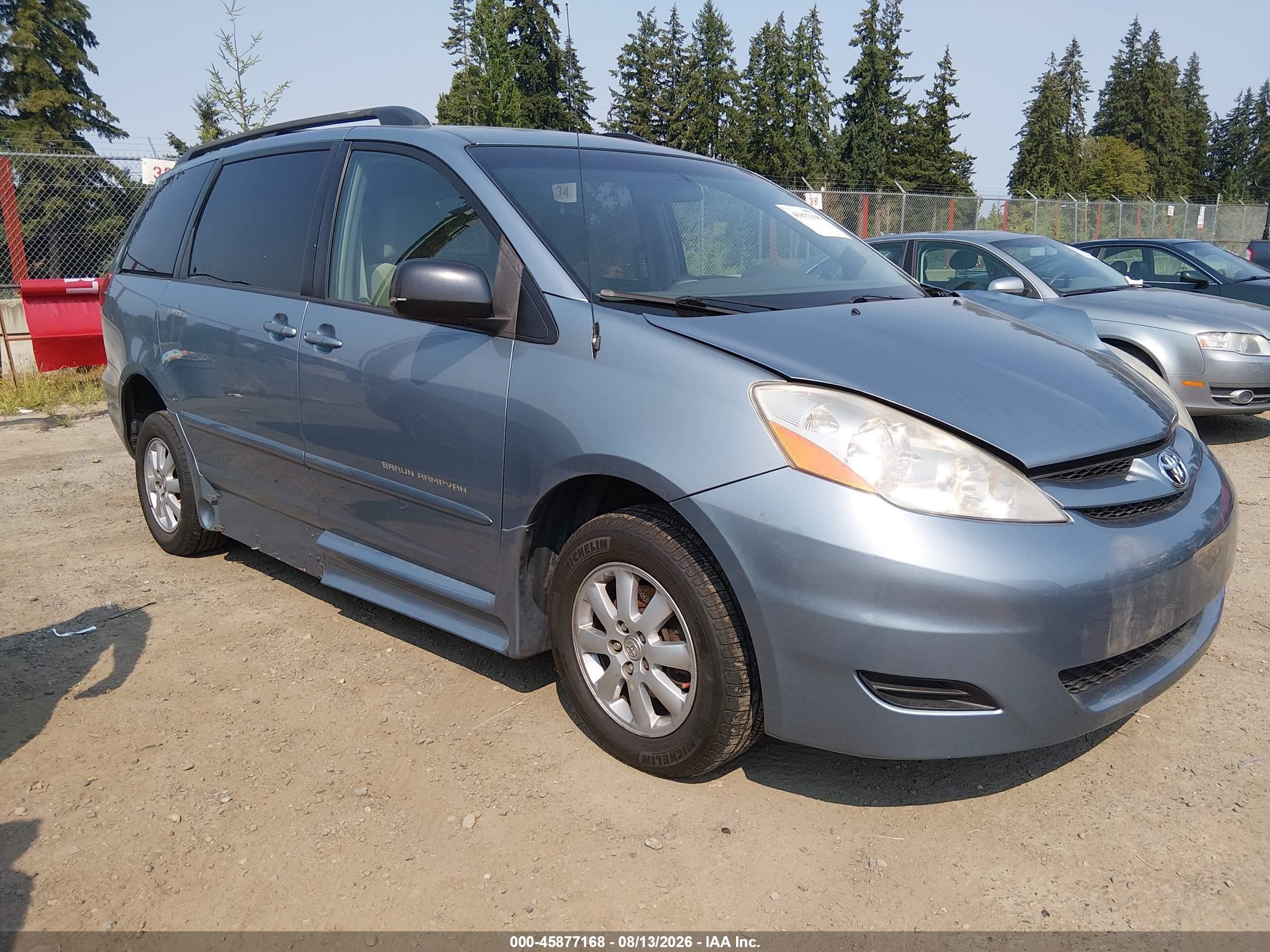 2010 Toyota Sienna Le Light Blue vin: 5TDKK4CC2AS327336
