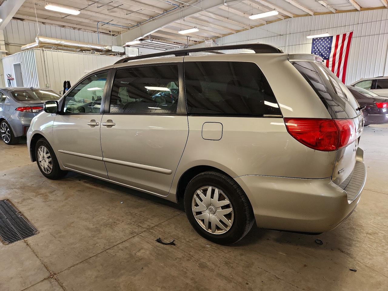 2010 Toyota Sienna Le 7-passenger Tan vin: 5TDKK4CC2AS339194
