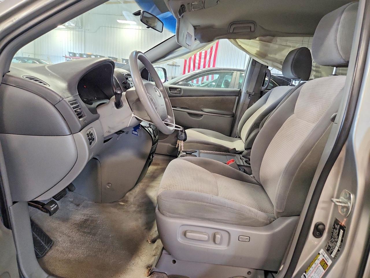 2010 Toyota Sienna Le 7-passenger Tan vin: 5TDKK4CC2AS339194