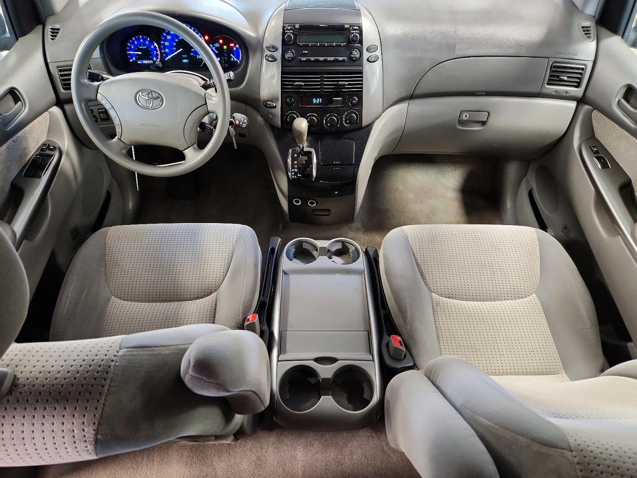 2010 Toyota Sienna Le 7-passenger Tan vin: 5TDKK4CC2AS339194
