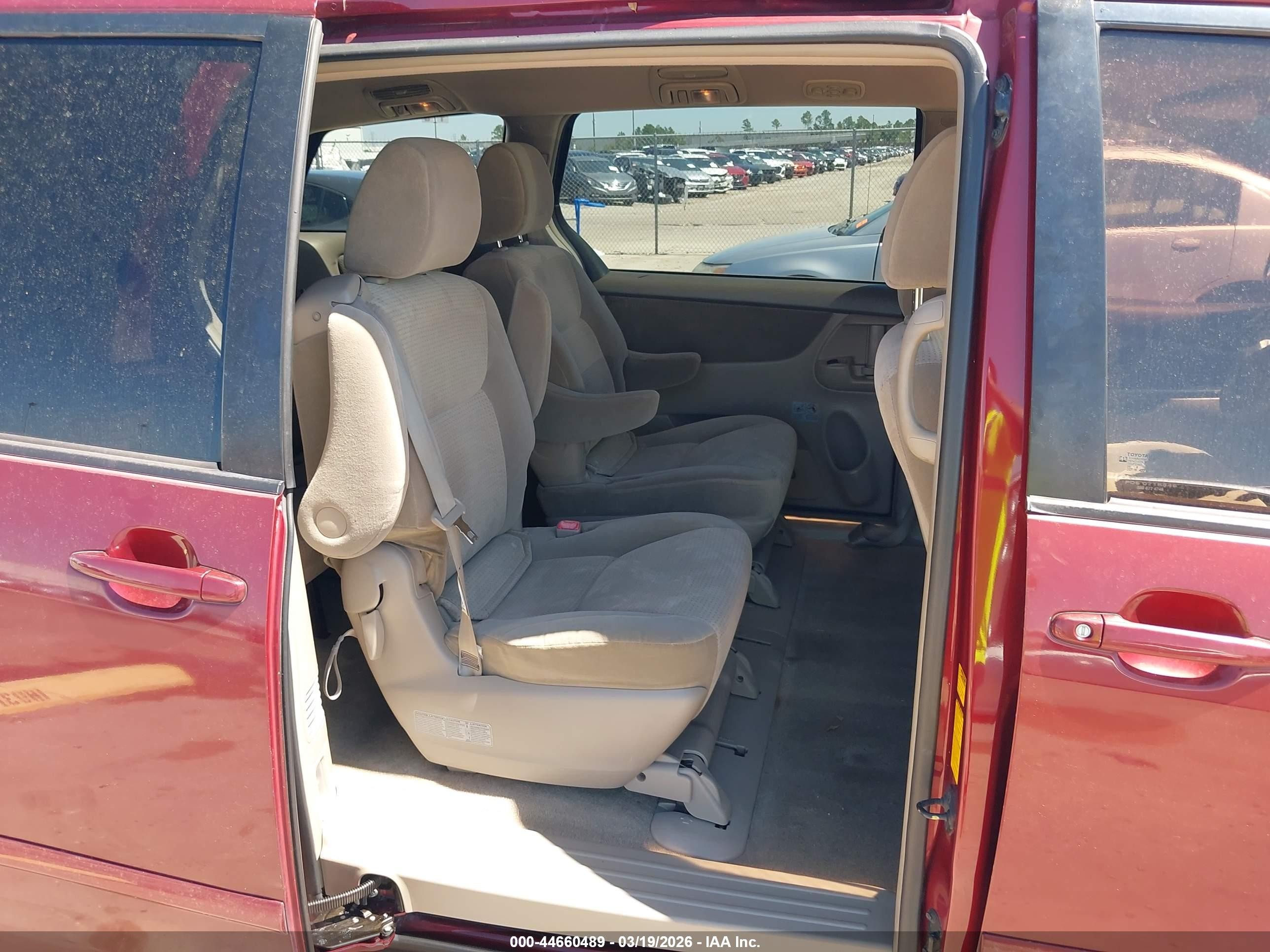 2010 Toyota Sienna Le Red vin: 5TDKK4CC3AS298977